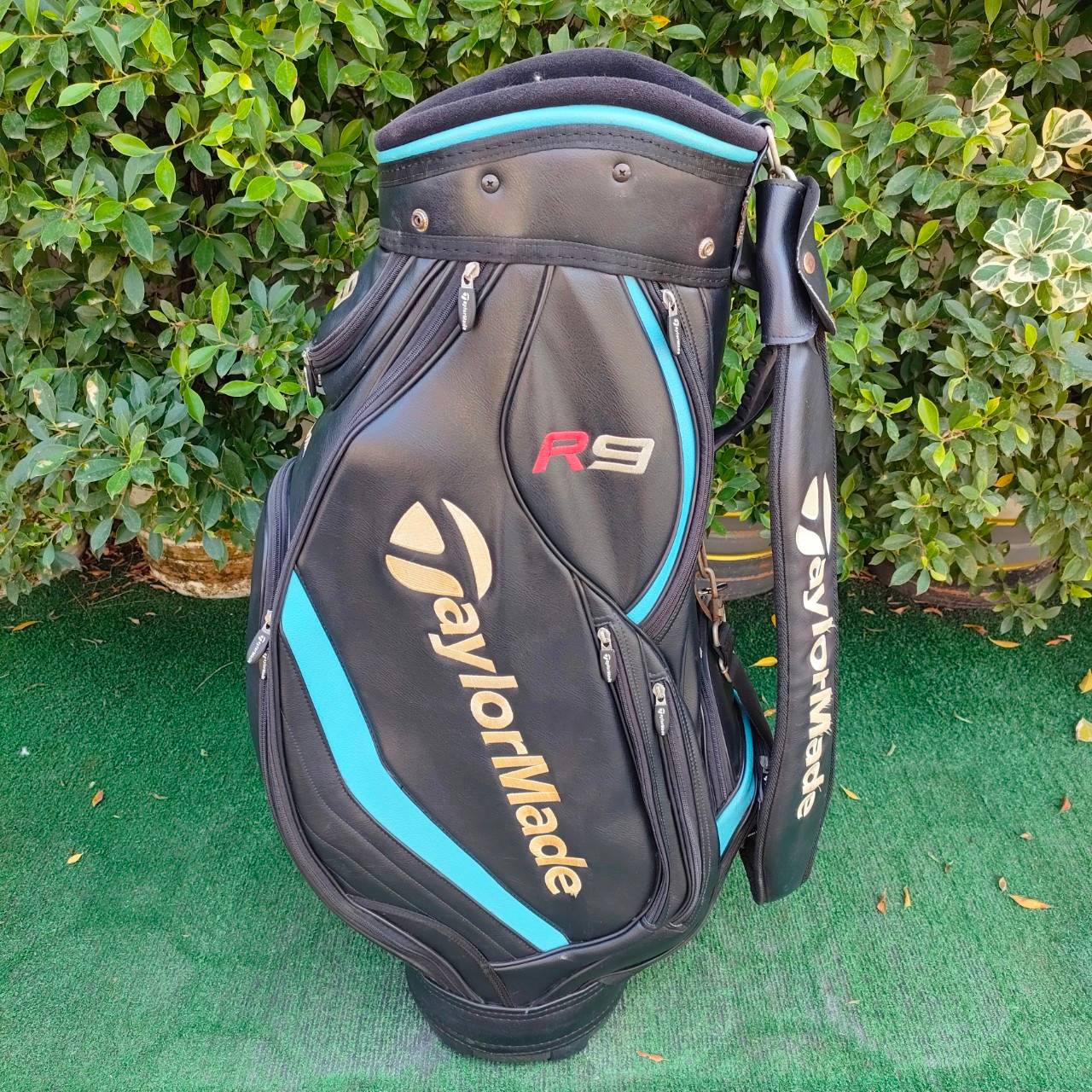 ถุงกอล์ฟ TAYLORMADE R9 มือสอง สภาพสวยเดิม ถุง TOUR ใบใหญ่ ถุงแข็งแรง กันน้ำอย่างดีครับ น้ำหนักเบา ไม้กอล์ฟพรีเมี่ยมมือสอง By NakaraLuxurious
