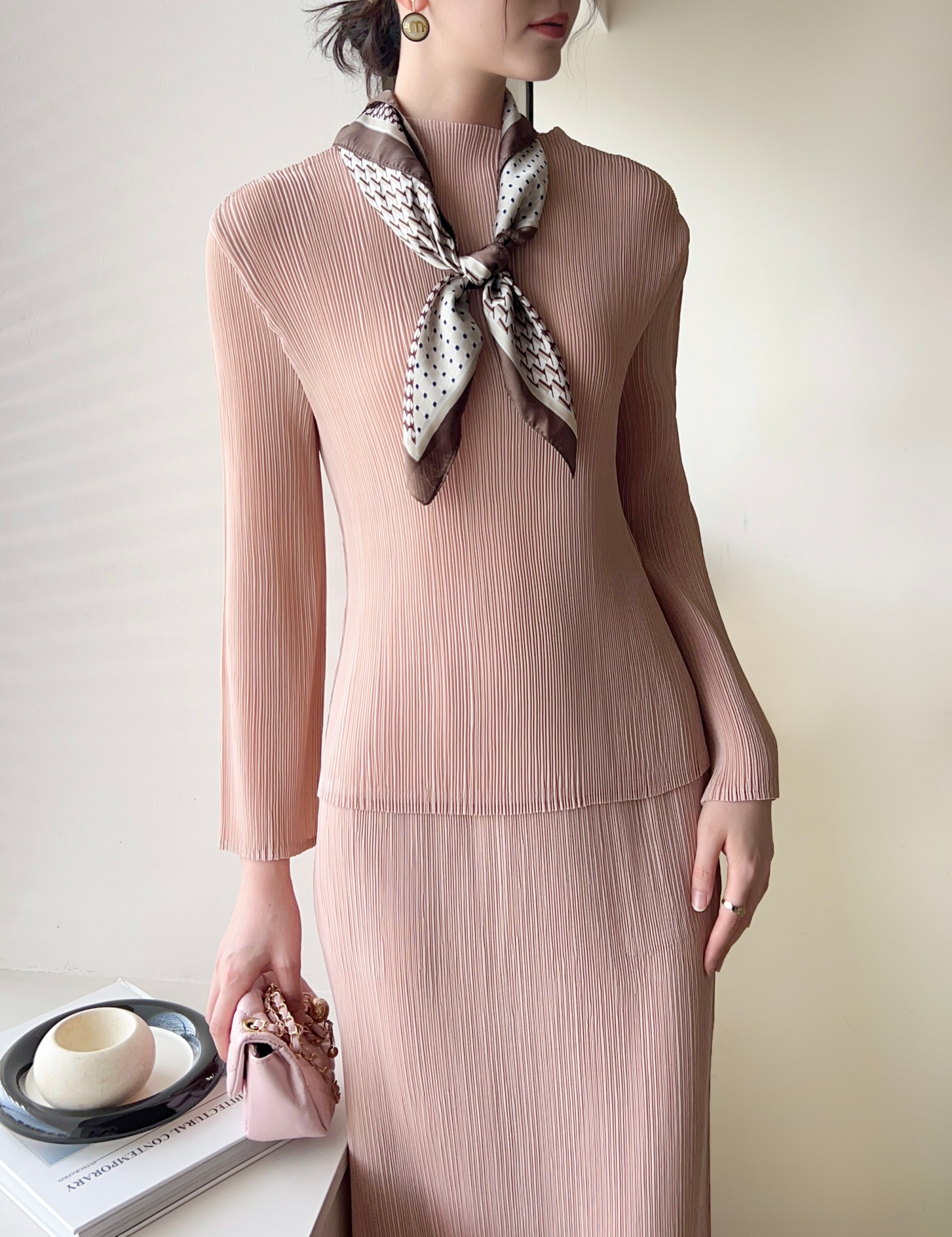 ปรับราคาลง20%!! 2MUAY รุ่น GJO11032 เสื้อพลีทผ้าแมตต์ HIGH NECK LONG SLEEVE PLEATED TOP 10 สี FREE SIZE