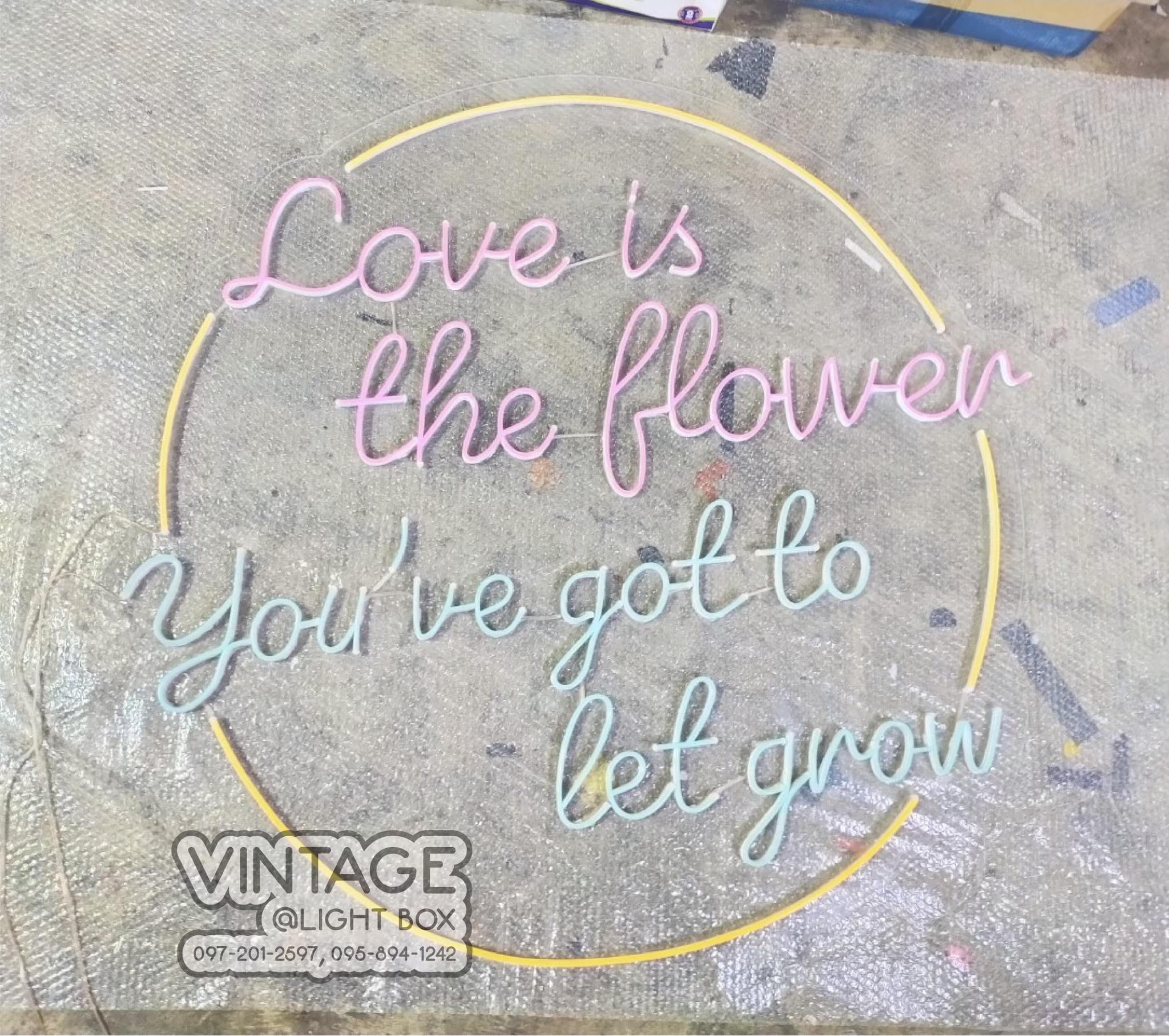 ไฟนีออน เฟค