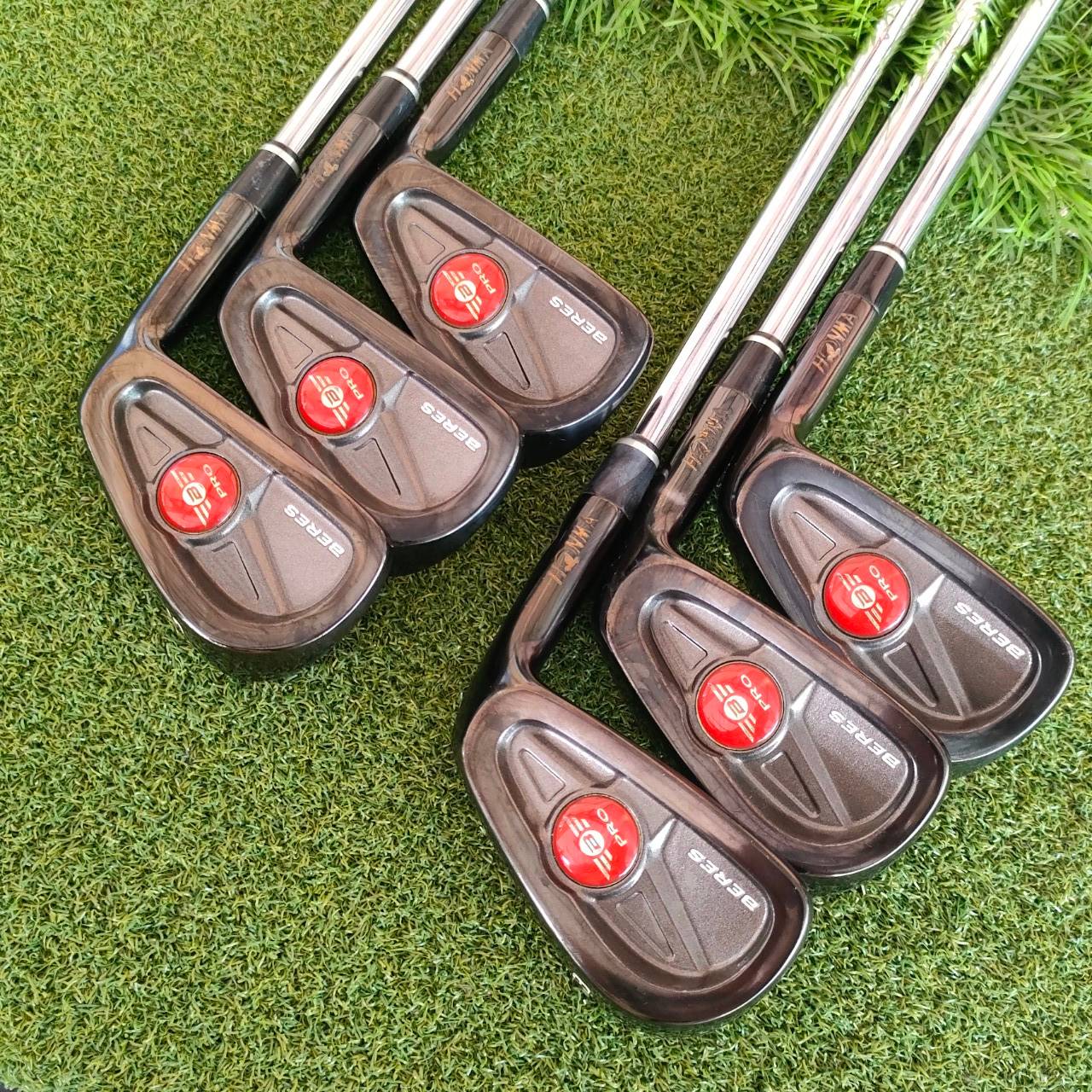 ชุดเหล็ก HONMA BERES PRO BLACK IP รุ่น LIMITED หายากจัด สวยหวานเจี๊ยบ มีเหล็ก 5 - 10 ทั้งหมด 6 ชิ้น ก้าน N.S.PRO 1050 GH FLEX S สุดๆแบบนี้นานๆเข้ามาทีครับ จัดด่วน!!!