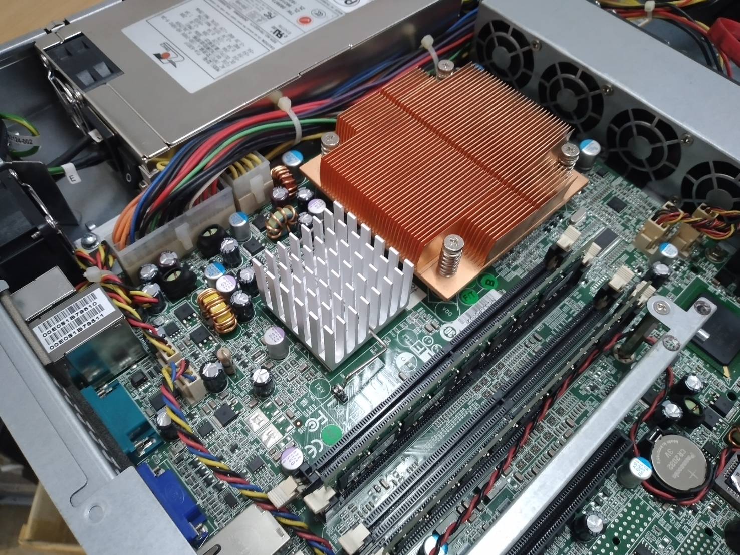 Server ประกอบ Core2 เหมาะสำหรับเอาไปทำระบบ เล็ก ๆ หรือ ใช้ทำ lab