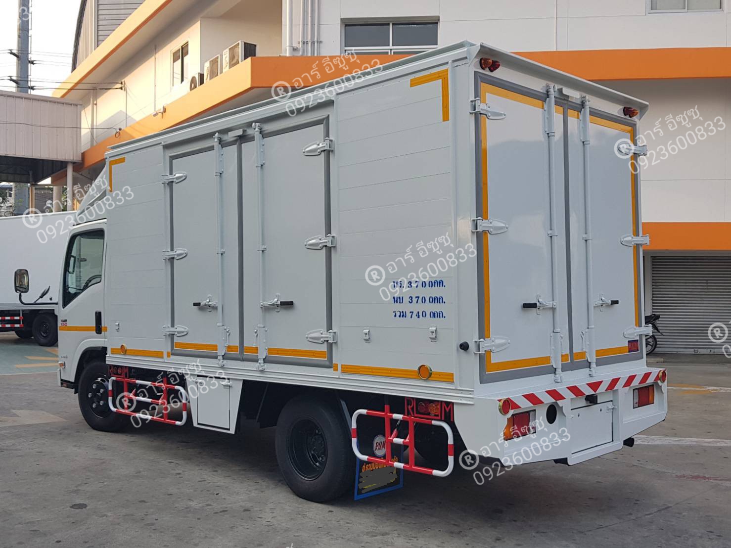6 ล้อ ISUZU NMR130 แรงม้า พร้อมตู้บรรทุก ประตู 4 บาน