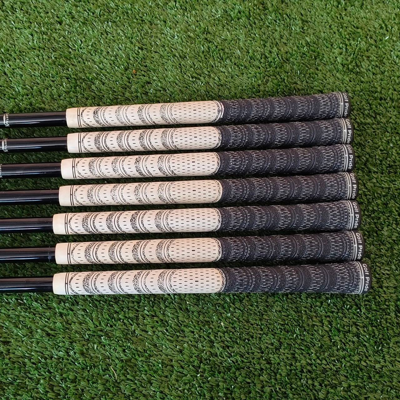 ชุดเหล็ก FOURTEEN TC-550 มีเหล็ก 4-9 เเละ PW ก้าน MD-370TI FLEX R เหล็กพรีเมี่ยม FORGED JAPAN ระดับปรมาจารย์เลยครับ และยัง เป็นใบ CAVITY ซึ่งตีง่าย และใช้วัสดุได้แพงมากๆ ตีทั้งนุ่มมากๆ ความรู้สึกเหนือระดับ และสุดคุ้มค่า กับราคาที่แสนพิเศษครับ