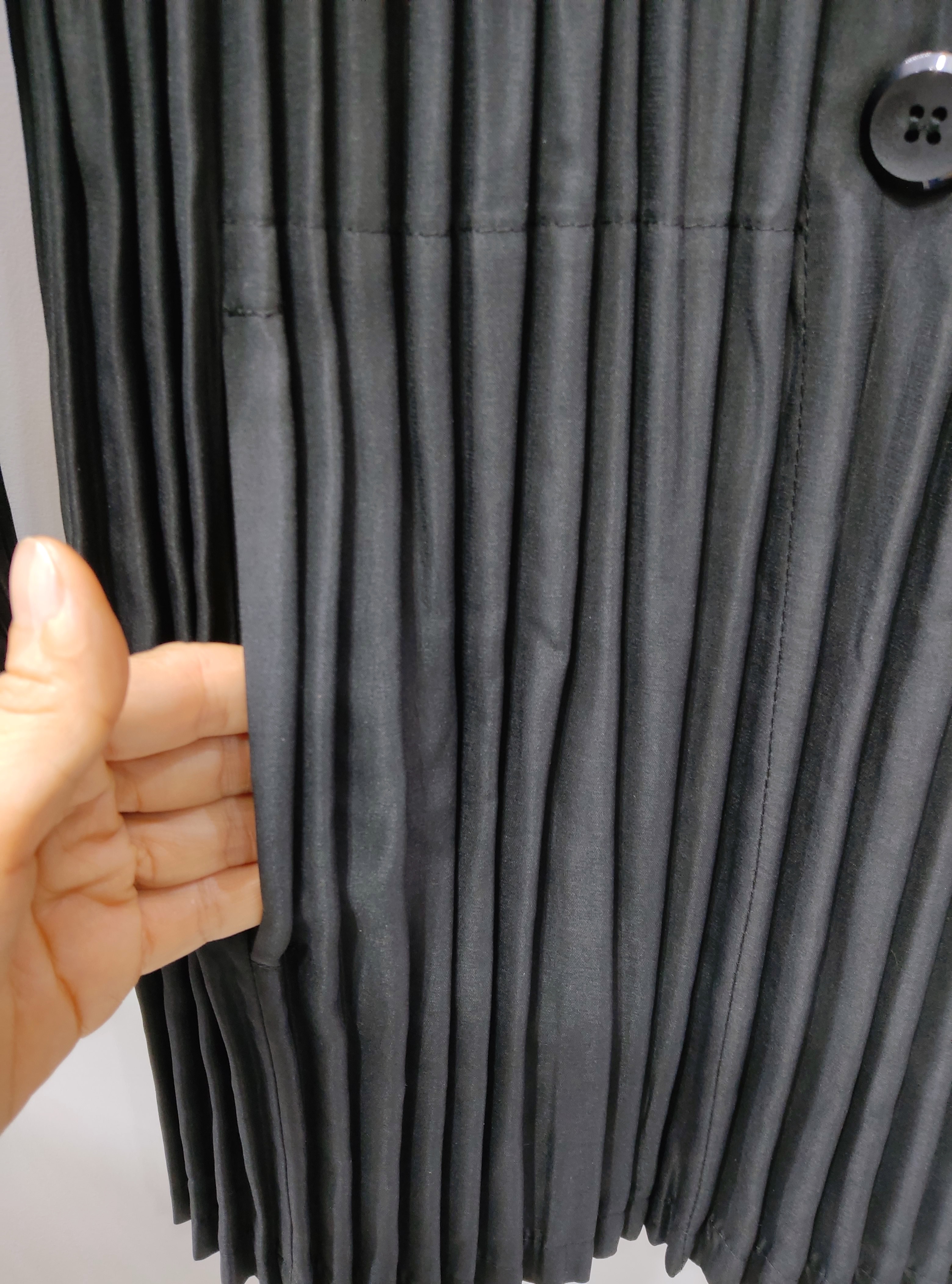 2MUAY รุ่น CX0493 เสื้อคลุมอัดพลีท DOUBLE BOTTOM HOODED PLEATED JACKET สีดำ FREE SIZE