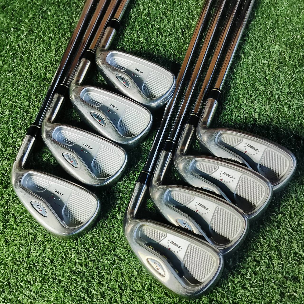 ชุดเหล็ก Taylormade RAC R5 รุ่นนี้ตีง่ายอย่างมาก และถ้าใครเลยลอง จะรู้ว่าตีไกลกว่าปกติมาก ไม้กอล์ฟพรีเมี่ยมมือสอง ของแท้ By NakaraLuxurious
