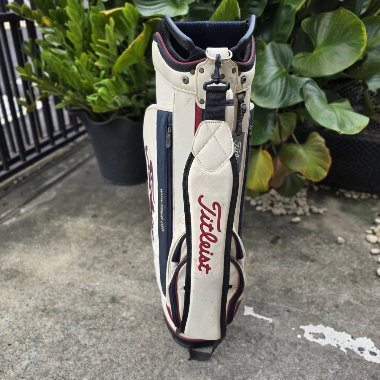 ถุงกอล์ฟ Titleist ของแท้ ** มีลอกเป็นขลุยๆค่ะ **