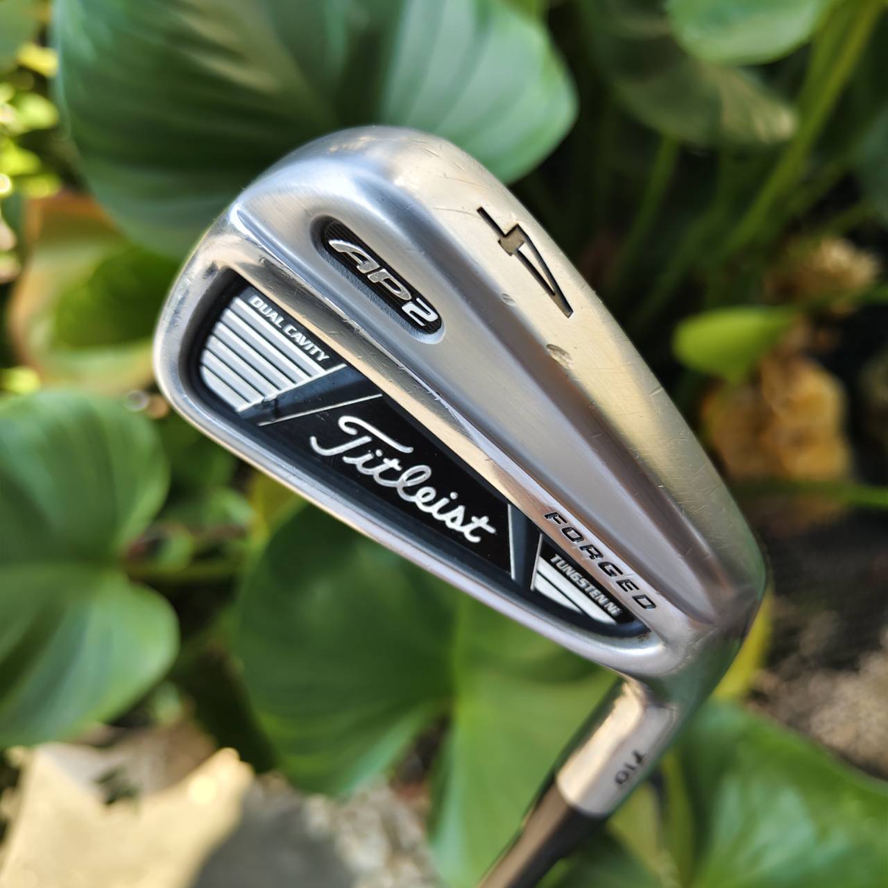 เหล็ก 4 Titleist AP2 710 FORGED DUAL CAVITY (โพรงคู่) : กระจายน้ำหนักไปที่บริเวณขอบของหัวเหล็ก