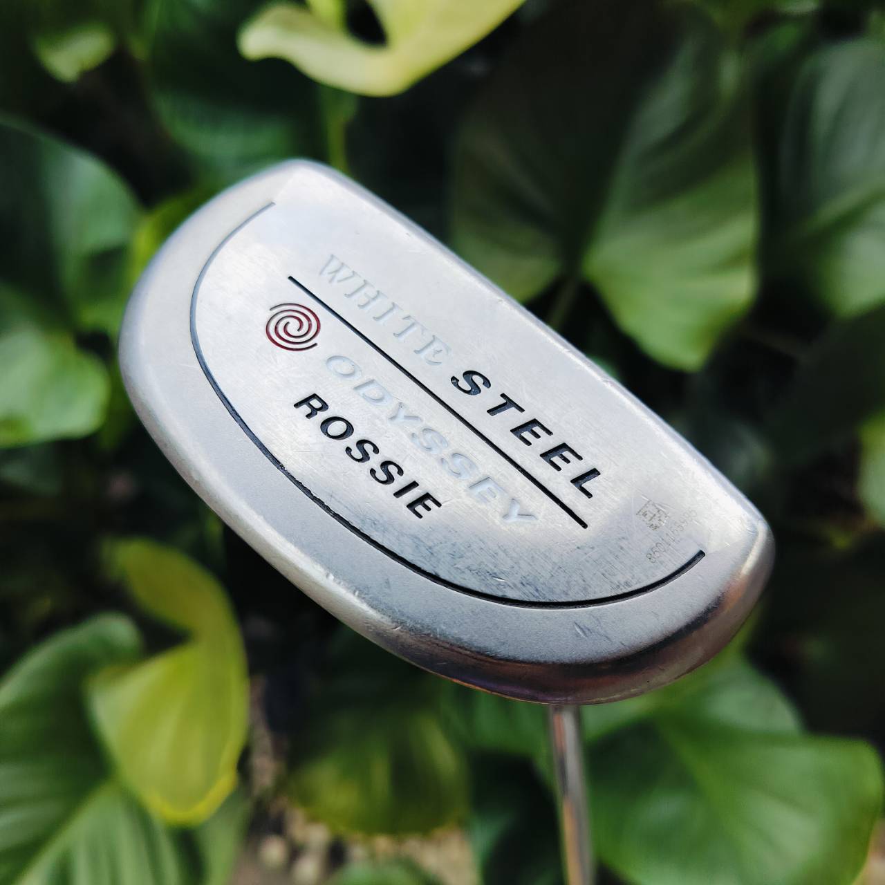 PUTTER ODYSSEY ROSSIE WHITE STEEL ยาว 34 นิ้ว รุ่นเป็นหน้า MILLED มีลวดลาย เพื่อช่วยให้ลูกหมุนเกาะไลน์ยิ่งขึ้น ไม้กอล์ฟพรีเมี่ยมมือสอง ของแท้ By NakaraLuxurious