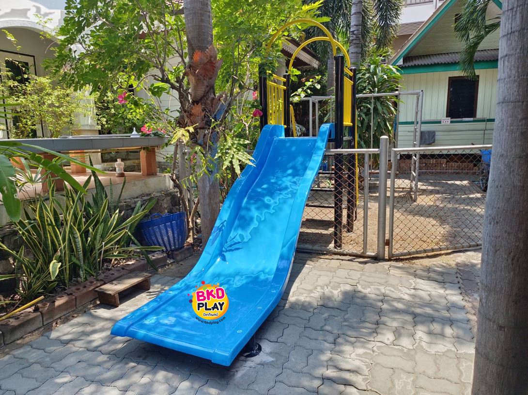 รางสไลเดอร์เดี่ยวพร้อมบันได สระน้ำ สำหรับวางขอบสระน้ำ หรือสนามเด็กเล่น เครื่องเล่นสนามเหล็ก เครื่องเล่นสนามกลางแจ้ง ผลิตในไทย ขนาด80x360x180 ซม.