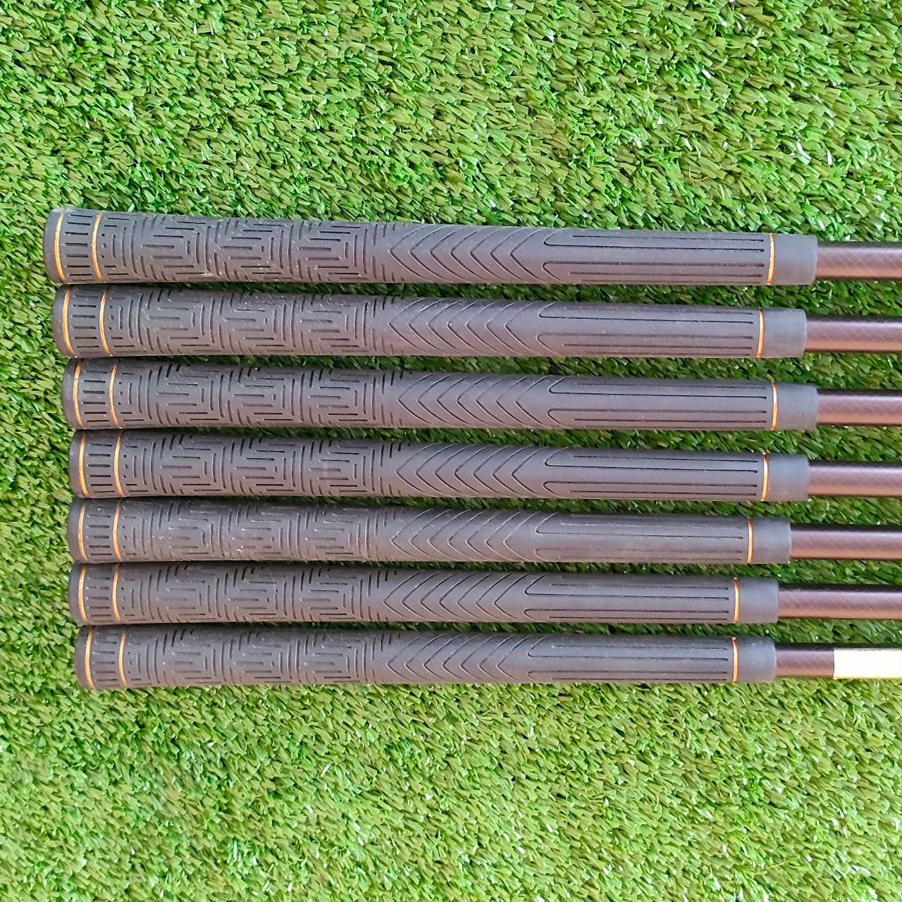 ** ไม้กอล์ฟสำหรับผู้หญิง ** ชุดเหล็ก DAIWA SPECTRON มีเหล็ก 5-9 เเละ PW SW ก้าน KEVLAR VX FLEX L