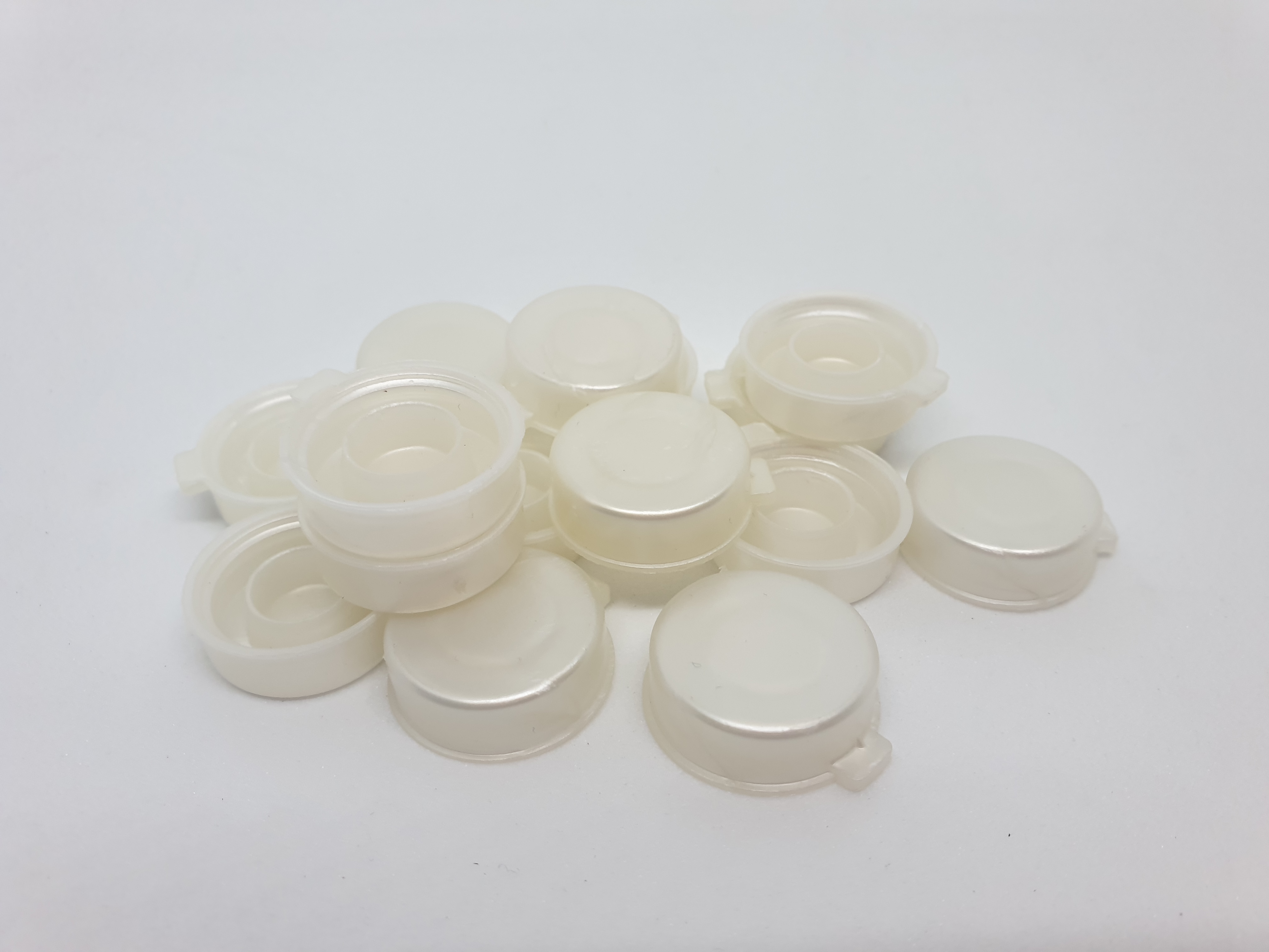 ฝาหมวก หลายสี 500 ชิ้น (0.7 บาท)