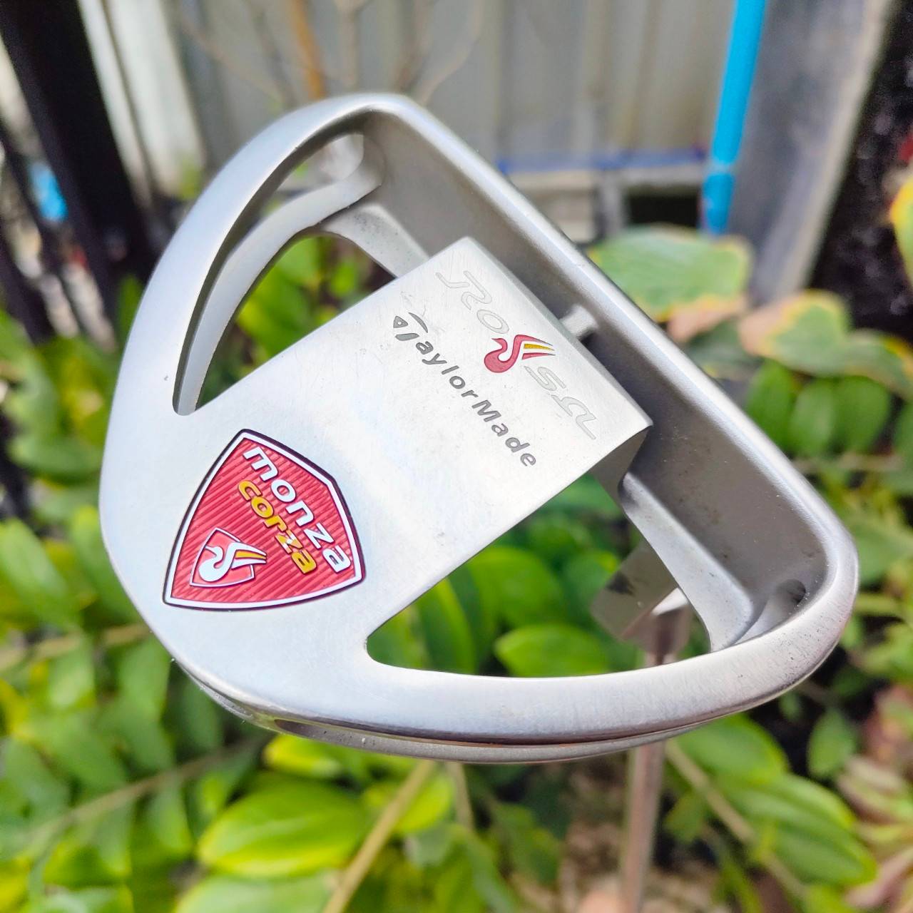 PUTTER TAYLORMADE ROSSA MONZA CORZA ความยาว 34 นิ้ว ** กริฟเสื่อม ** หน้า AGSI เกาะไลน์มากๆ ชดเชยความผิดพลาดได้สูงสุด พัตต์นุ่มและนิ่งมาก เล็งง่ายมาก แม่นไลน์มากๆ ไม้กอล์ฟพรีเมี่ยมมือสอง By NakaraLuxurious