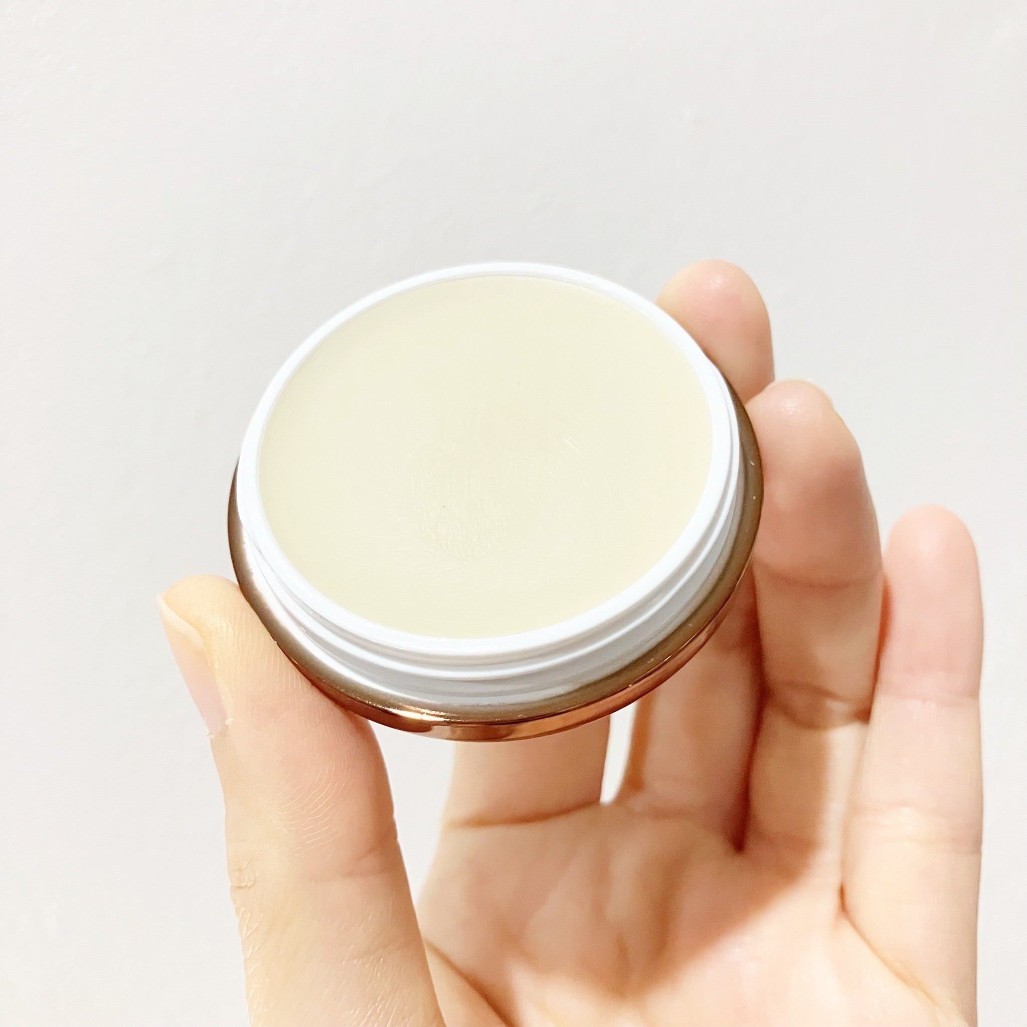 Danessa Myricks Yummy Skin Blurring Balm Powder 6g สี Universal Colorless/Translucent ใช้ได้กับทุกสีผิว แป้งเนื้อบาล์ม