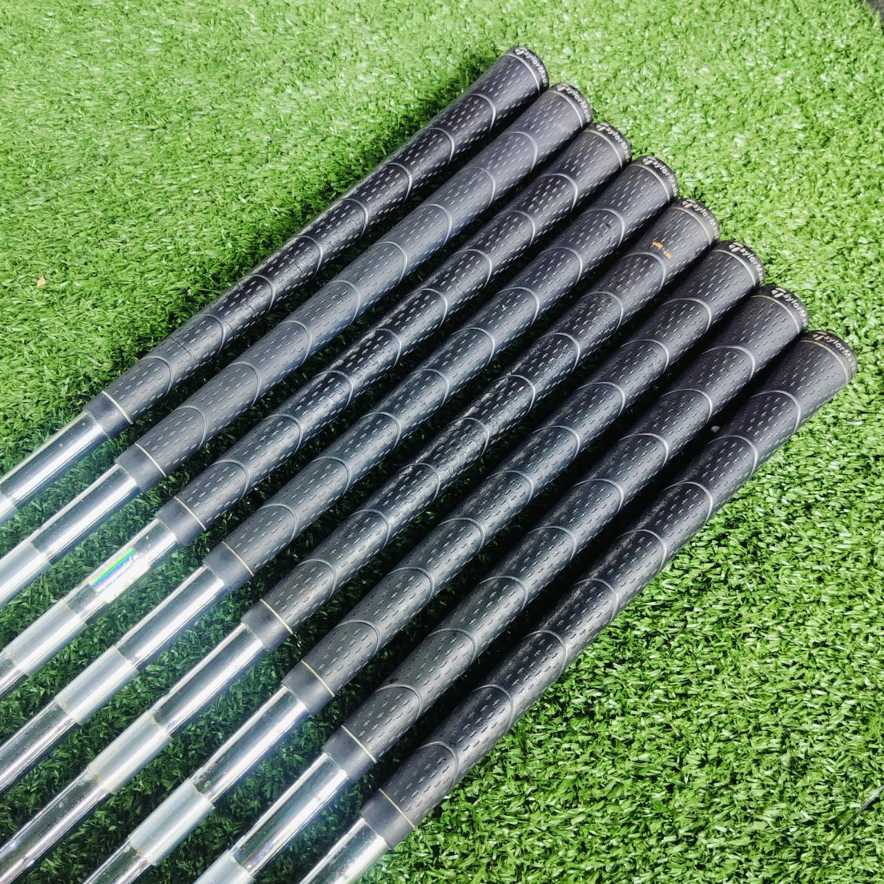 ชุดเหล็ก Taylormade RAC R5 รุ่นนี้ตีง่ายอย่างมาก ตีไกลกว่าปกติมาก นุ่ม แน่น แม่นยำ ก้านเหล็กเบาของ Taylormade FLEX R ไม้กอล์ฟพรีเมี่ยมมือสอง ของแท้ By NakaraLuxurious