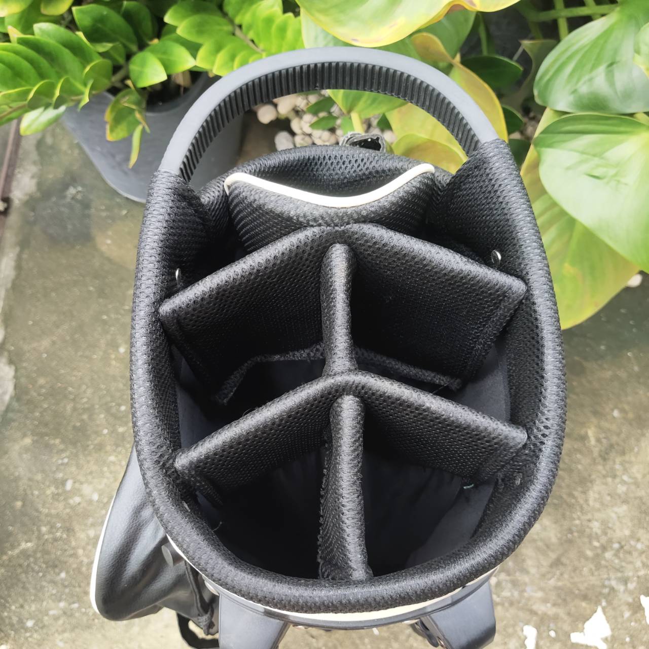 ถุงกอล์ฟ KATANA มือสอง หนังสวยมาก สุดพรีเมี่ยม เป็นถุงแบบขาตั้งอย่างดี