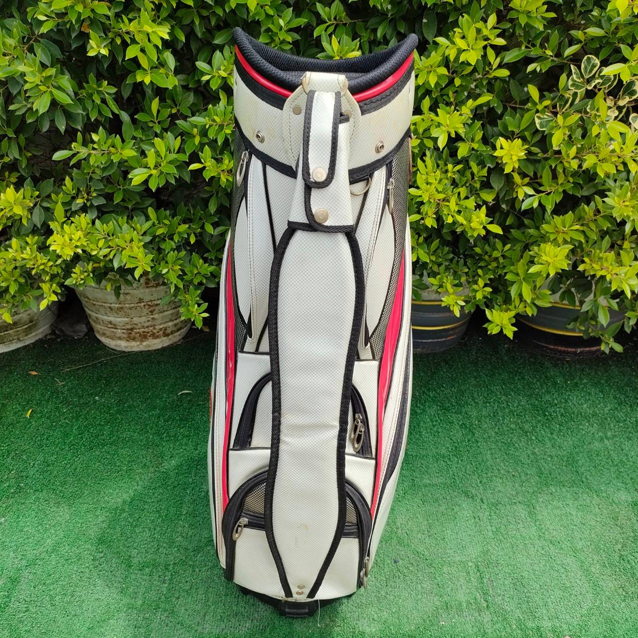 ถุงกอล์ฟ โพสต์ ทูเดย์ มือสอง เป็นถุงทัวร์ หนังสวย สภาพสมบูรณ์ พร้อมใช้งาน ใส่ของได้เยอะ ไม้กอล์ฟมือสอง ของแท้ BY NakaraLuxurious