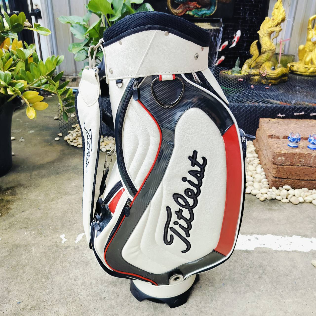 ถุงกอล์ฟ Titleist มือสอง ถุง TOUR สีขาวสวยมาก ออกแบบฟังชั่นได้ดีมาก