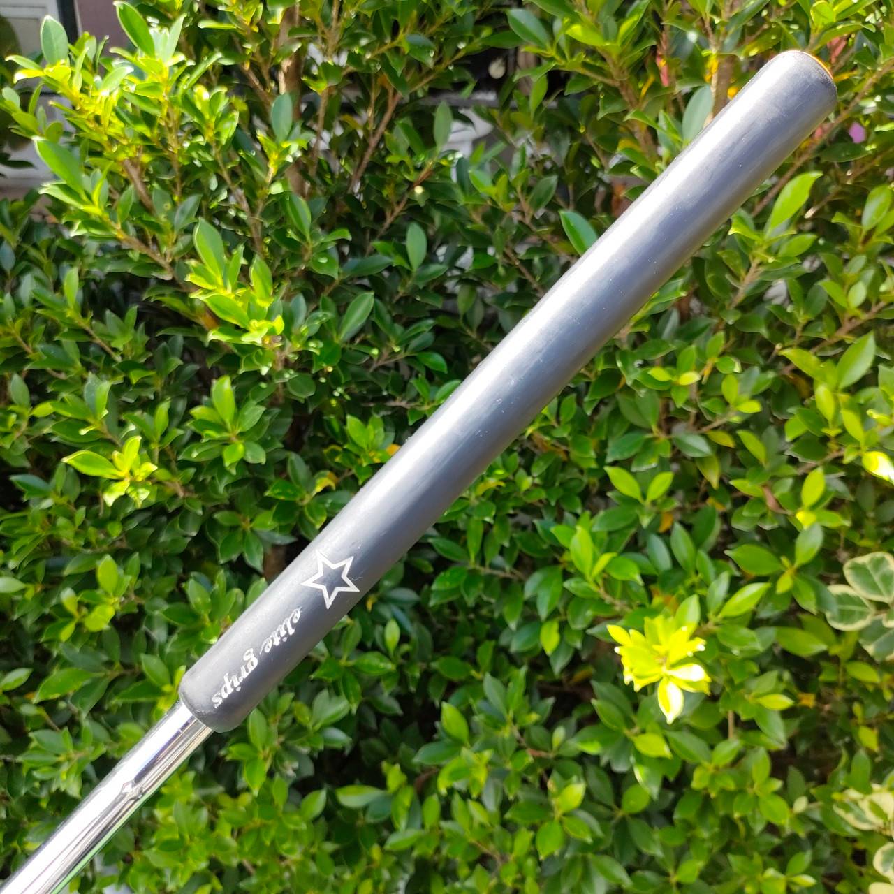 PUTTER PING ANSER 2 เป็นรุ่นดัง ที่สร้างชื่อเสียงให้กับ PUTTER PING สภาพสวยมากๆ กริพเปลี่ยน ELiTE ใหม่เอี่ยม ก้านกริพเดิม มี COVER ให้ด้วยครับ