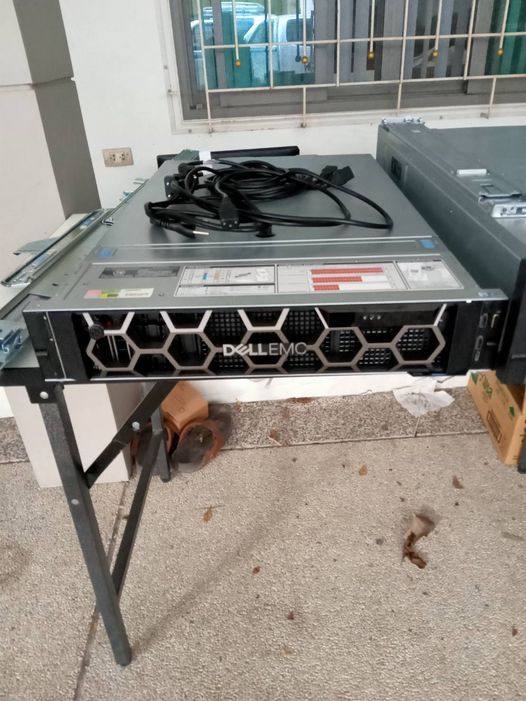 เซิร์ฟเวอร์ Dell Poweredge R740 (CPU Silver 4214 x2 Ram 32 GB SAS 600 GB x4 Power x2) ประกันเศูนย์