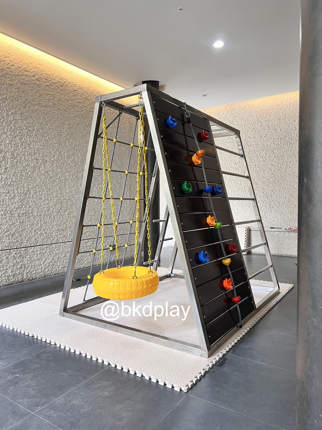 เครื่องเล่นสนามไม้+โครงสแตนเลส เกรด304 ไต่หน้าผา ปีนตาข่าย ไต่บันได ชิงช้า รุ่น BKDPLAY-J-05 ไม้เนื้อแข็ง ผลิตในไทย ใช้สแตนเลสไม่เป็นสนิม เครื่องเล่นสนามกลางแจ้ง เครื่องเล่นสนามไม้ ปีนป่าย กายภาพบำบัด