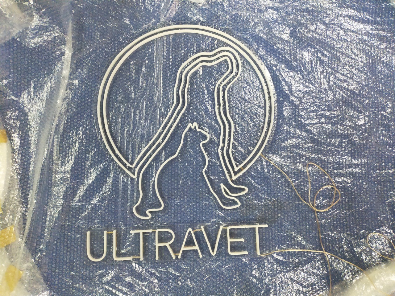 ไฟนีออน เฟค