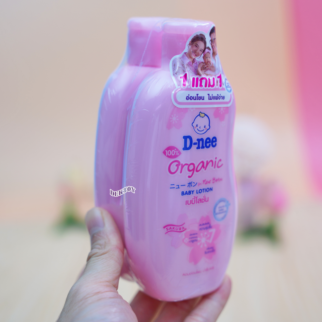 1 แถม 1 โลชั่นเด็ก D-nee organic sakura ดีนี่ ออร์แกนิค ซากุระ เบบี้โลชั่น 200 มล. สูตรชุ่มชื้นเป็นพิเศษ(ชมพู)
