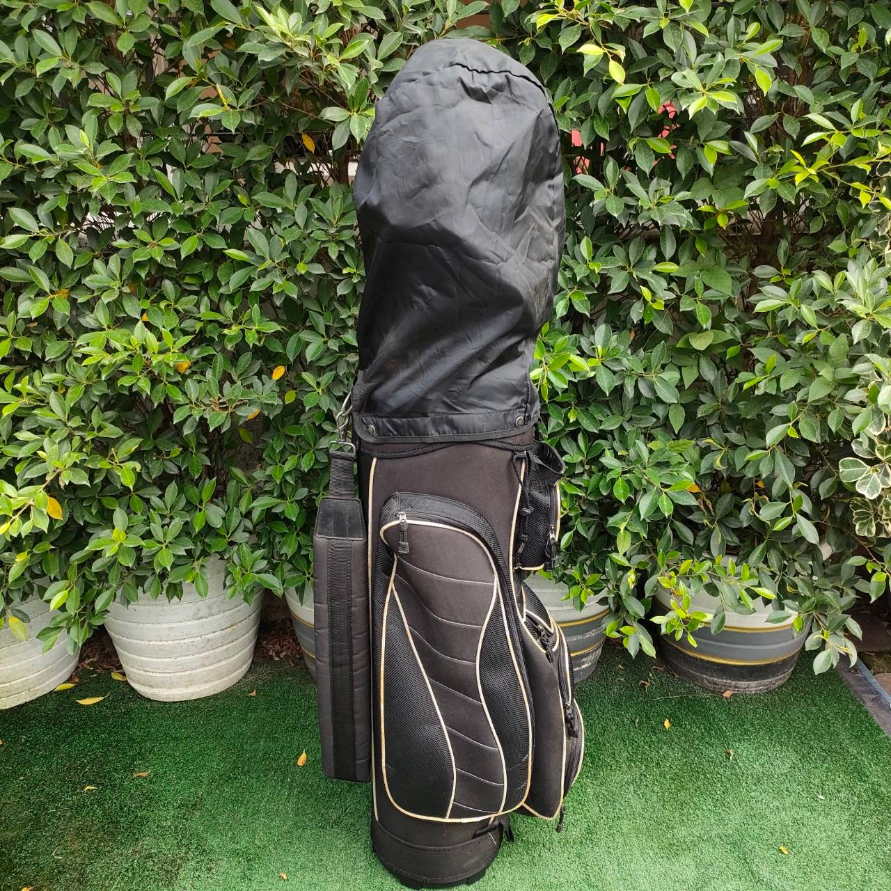 FULLSET WILSON KILLER WHALE ทั้งชุดประกอบด้วย หัวไม้ 1 3 5 ก้าน KILLER WHALE FLEX R ชุดเหล็ก 3-9 เเละ PW SW PUTTER WILSON พร้อมถุงกอล์ฟ WILSON เดิมๆทั้งชุด ครบเลยครับ พร้อมออกรอบได้เลยครับ ไม่ต้องซื้ออะไรเพิ่มแล้ว