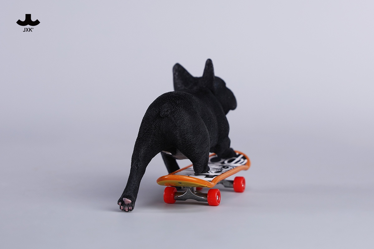 [สั่งจอง] JXK 1/6 : Skateboarding French Bulldog