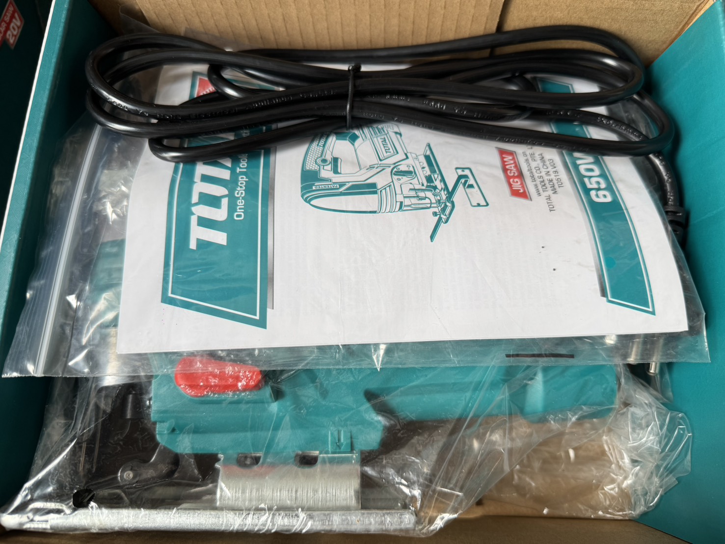 TOTAL เลื่อยจิ๊กซอว์ 650 W รุ่น TS 206806