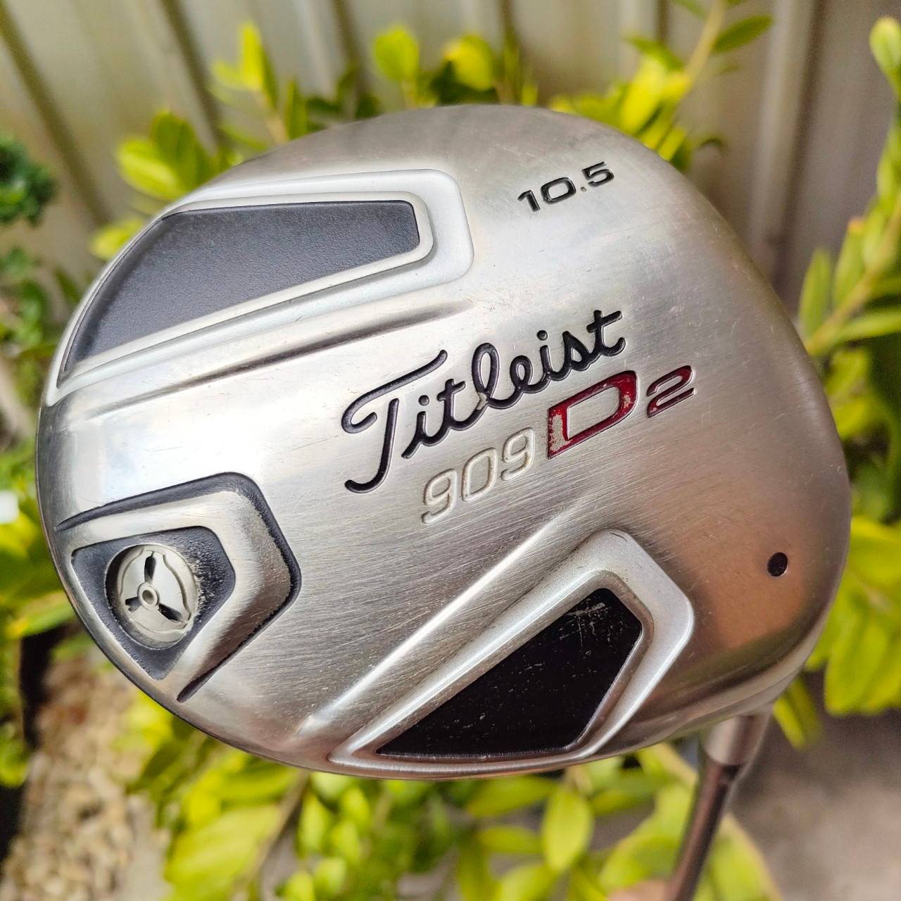DRIVER TITLELIST 909 D2 องศา 10.5 ก้าน FUJIKURA FIT-ON M GOLD FLEX R กริพ IOMIC COVER แท้เดิม ตีมัน ตีง่าย ตีไกล ไม้กอล์ฟพรีเมี่ยมมือสอง ของแท้ By NakaraLuxurious