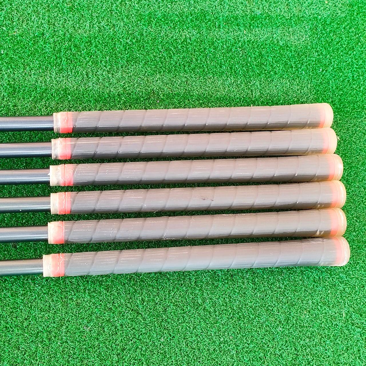 ชุดเหล็ก NIPPON GOLF POWER LIGTE SUPER มีเหล็ก 5-9 PW ก้าน TOUR KICK FLEX R ถ่วงทังสเตนสองด้าน ตีตรงมากๆ เน้นตีง่าย และตีนุ่ม MADE IN JAPAN .