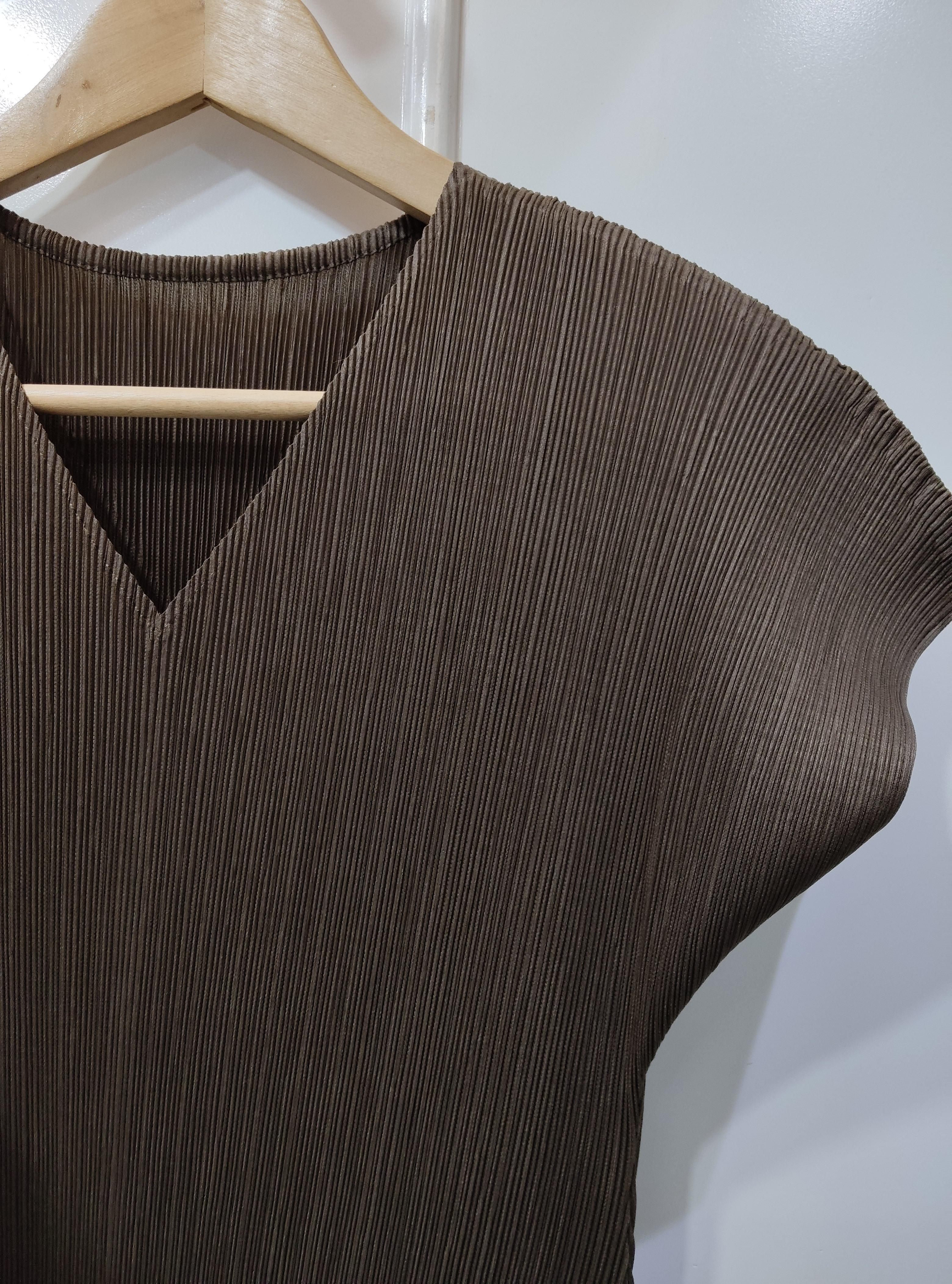 2MUAY รุ่น GJO10243 เดรสอัดพลีท V NECK VOLUME PLEATED DRESS 3 สี FREE SIZE