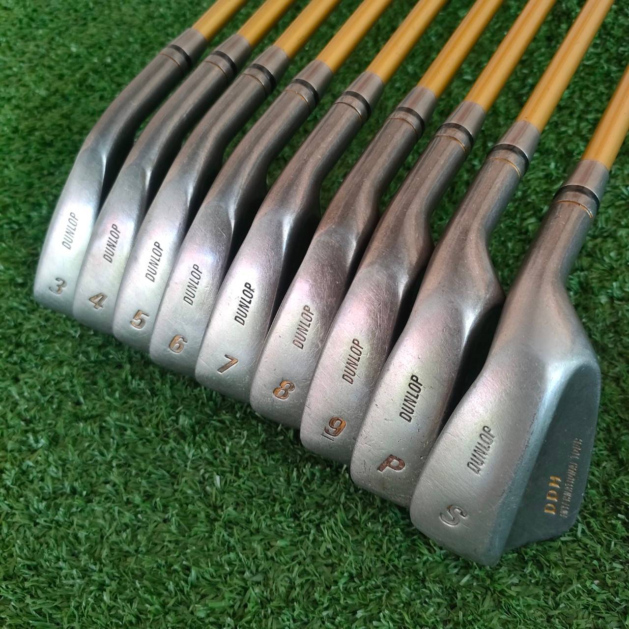 ชุดเหล็ก DUNLOP DDH มีเหล็ก 3-9 เเละ PW SW ก้าน DDH INTERNATIONAL TOUR FLEX S รุ่นก้านทอง ก้านกราไฟต์นุ่ม ปลอกคอพิเศษ สวยพรีเมี่ยม ตีง่าย ใบไม่ใหญ่ก้านพรีเมี่ยม ไม้กอล์ฟมือสอง ของแท้ BY NakaraLuxurious