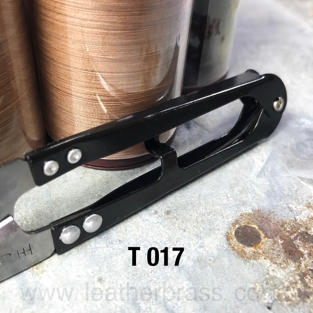 T017 กรรไกรตัดด้าย คละสี อุปกรณ์งาน DIY อุปกรณ์เครื่องหนัง leatherbrass**ราคาต่อชิ้น**
