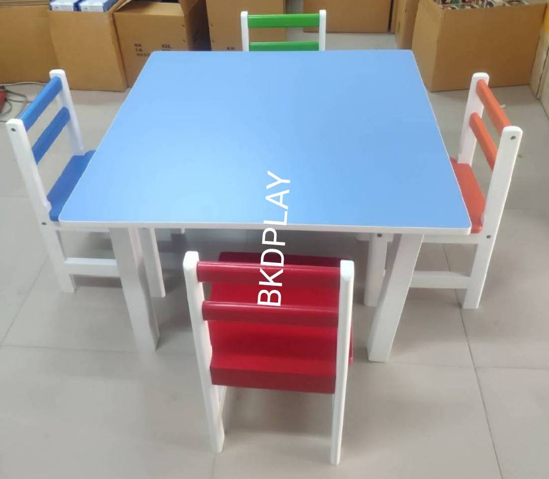 ชุดโต๊ะไม้ สี่เหลี่ยมเหลี่ยม พร้อมเก้าอี้ 4 ตัว ทำกิจกรรมกลุ่ม โต๊ะเขียนหนังสือเด็ก โต๊ะพร้อมเก้าอี้เด็กพร้อมส่ง สำหรับเด็ก อนุบาล โรงเรียน เนอสเซอรี่ ศูนย์พัฒนาเด็กเล็ก