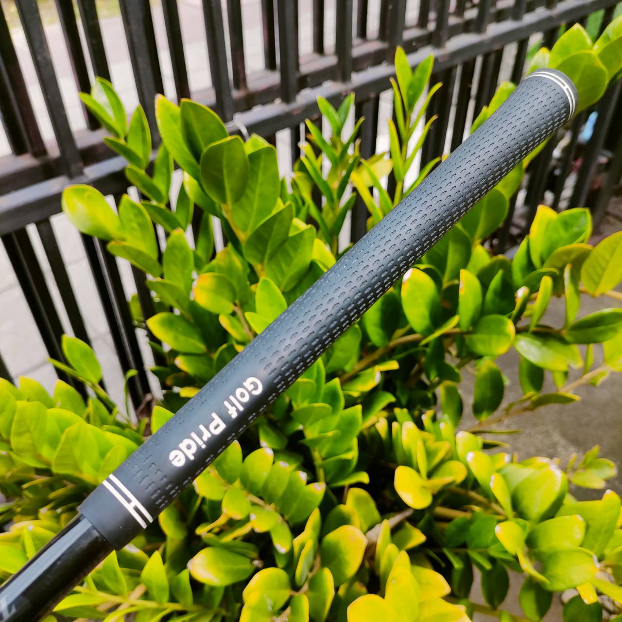 Driver BRIDGESTONE J815 องศา 10.5 ก้าน TOUR AD J15-11W FLEX R หน้าไม้ยิงเลเซอร์ ช่วยลดอาการเฟด หรือไซด์สปินได้ดีมากอย่างเห็นผล ตีได้ตรงมาก และไขปรับได้อีกด้วย มี COVER เดิมตรงรุ่นให้ด้วยค่ะ ไม้กอล์ฟพรีเมี่ยมญี่ปุ่นมือสอง By NakaraLuxurious