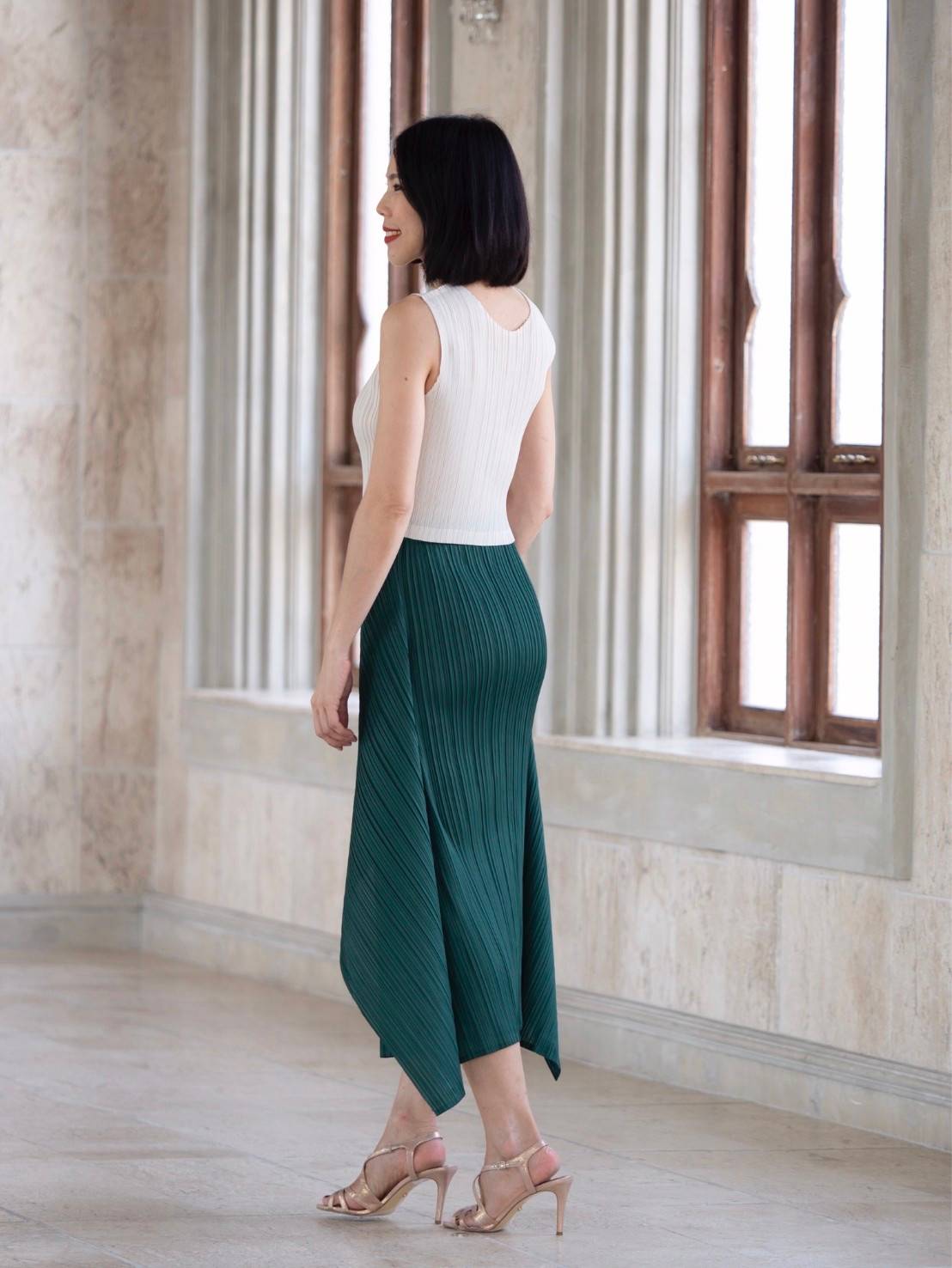 ยาว 16.5นิ้ว 2MUAY BASIC รุ่น GJO7739 SLEEVELESS V NECK CROP PLEATED TOP เสื้ออัดพลีทงานคุณภาพ เสื้อครอป 13สี FREE SIZE