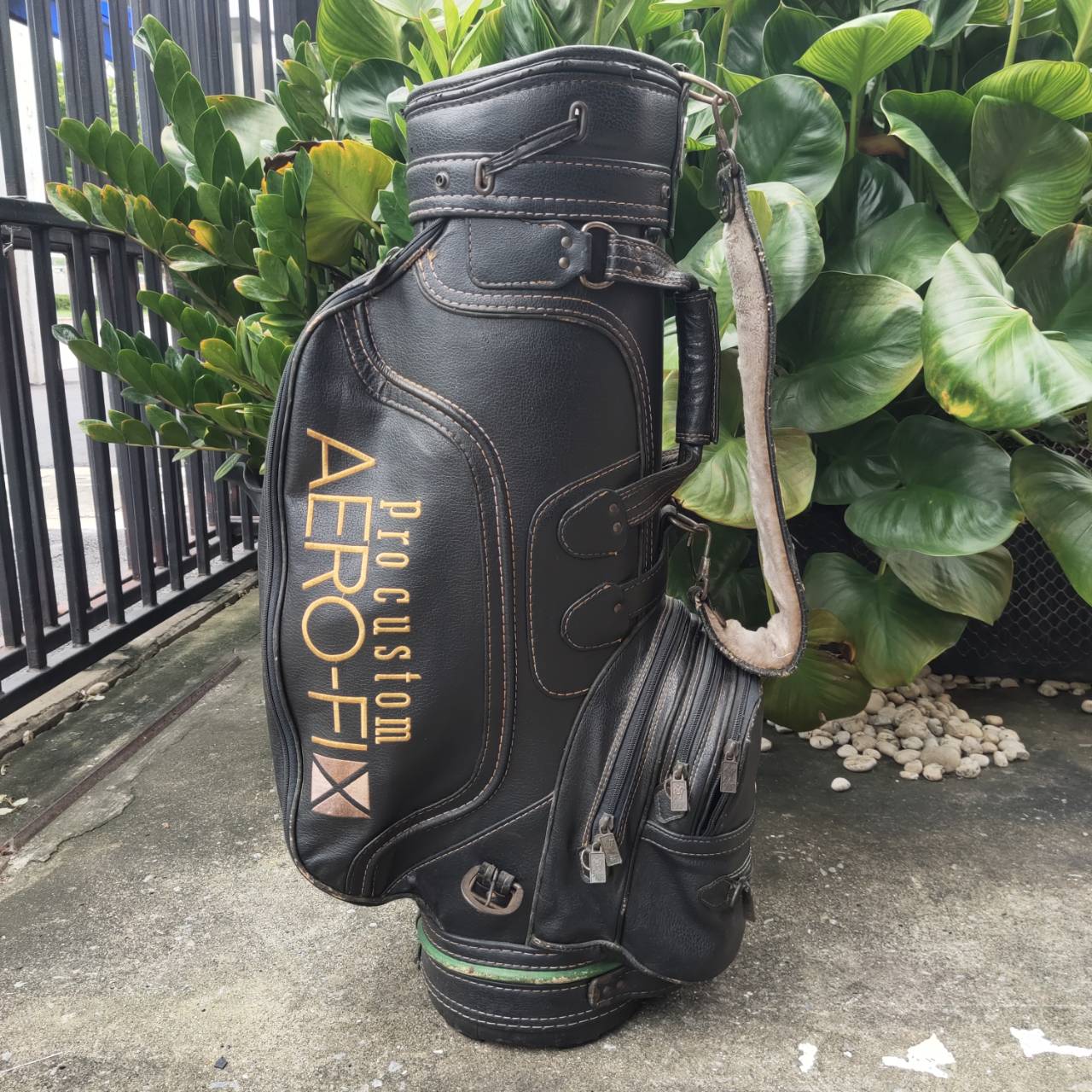 ถุงกอล์ฟ AERO - FI มือสอง หนังอย่างดี ภายในบุกำมะหยี่