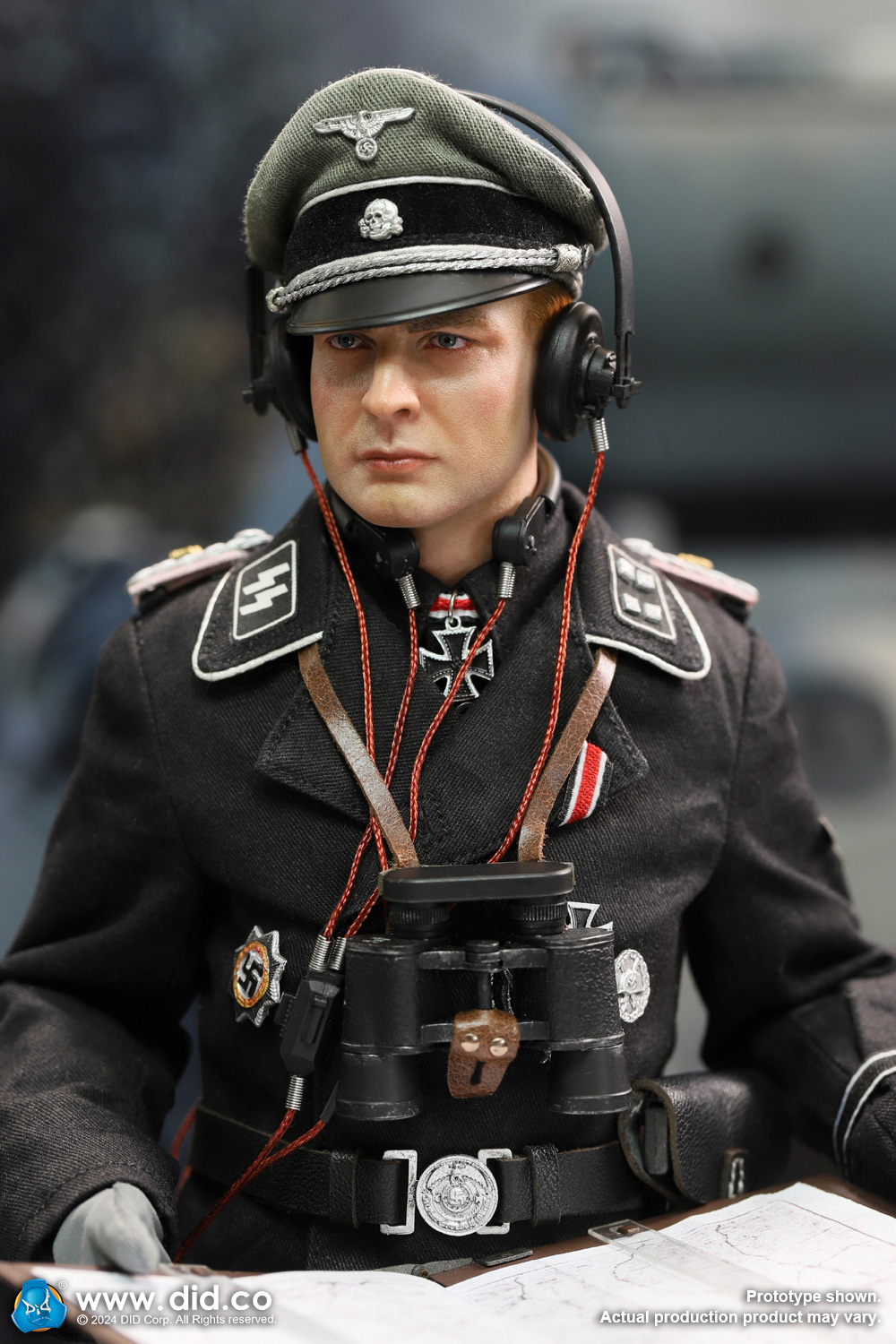 [สั่งจอง] DID D80176 1/6 : WWII German Commander - Max