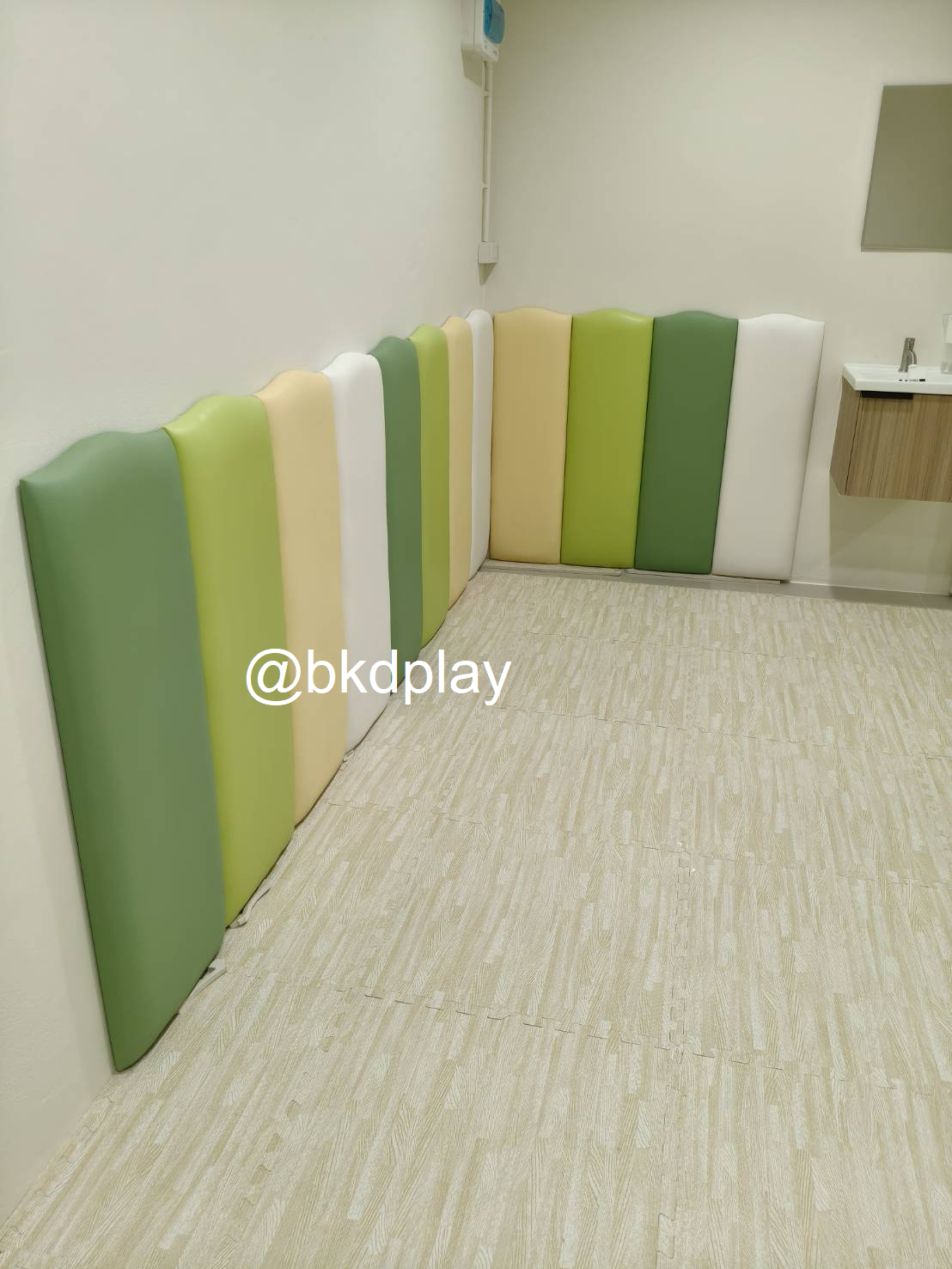 รับทำผนังกันกระแทก บุผนังห้อง หุ้มเสากันกระแทก บุหุ้มหนัง สั่งทำตามขนาดและสี