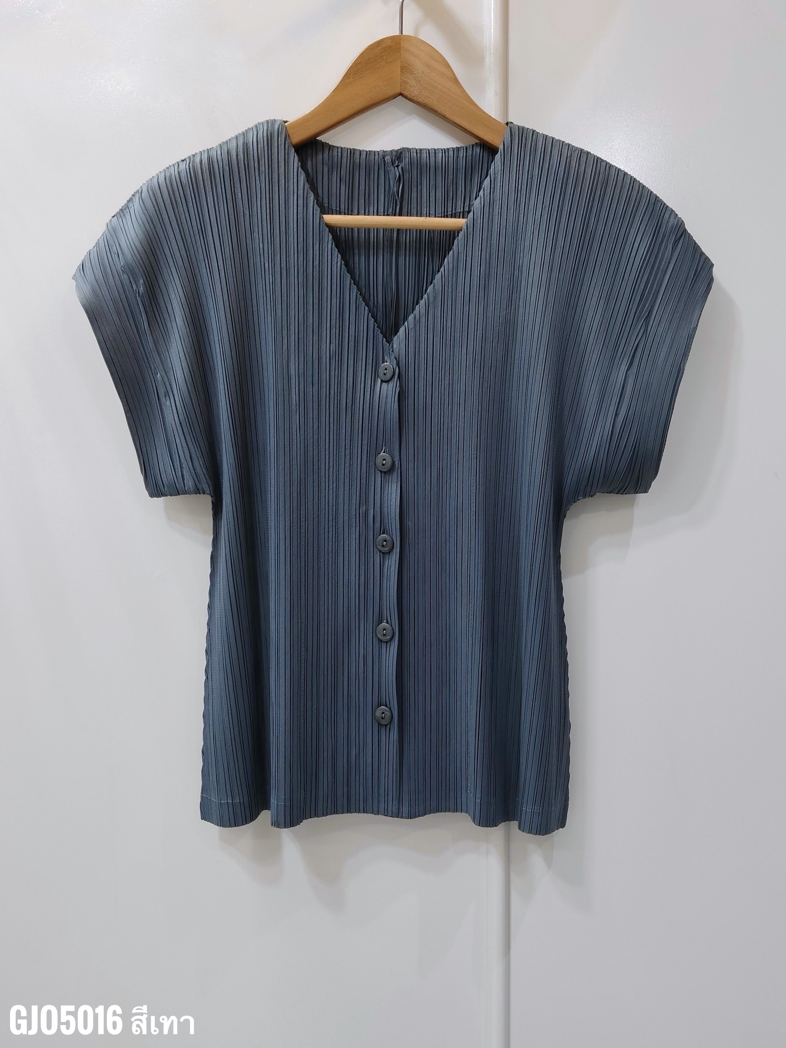 ปรับราคาลง20%!! 2MUAY รุ่น GJO5016 เสื้ออัดพลีทคุณภาพ SHORT SLEEVE V NECK BUTTON FRONT PLEATED TOP 10 สี FREE SIZE
