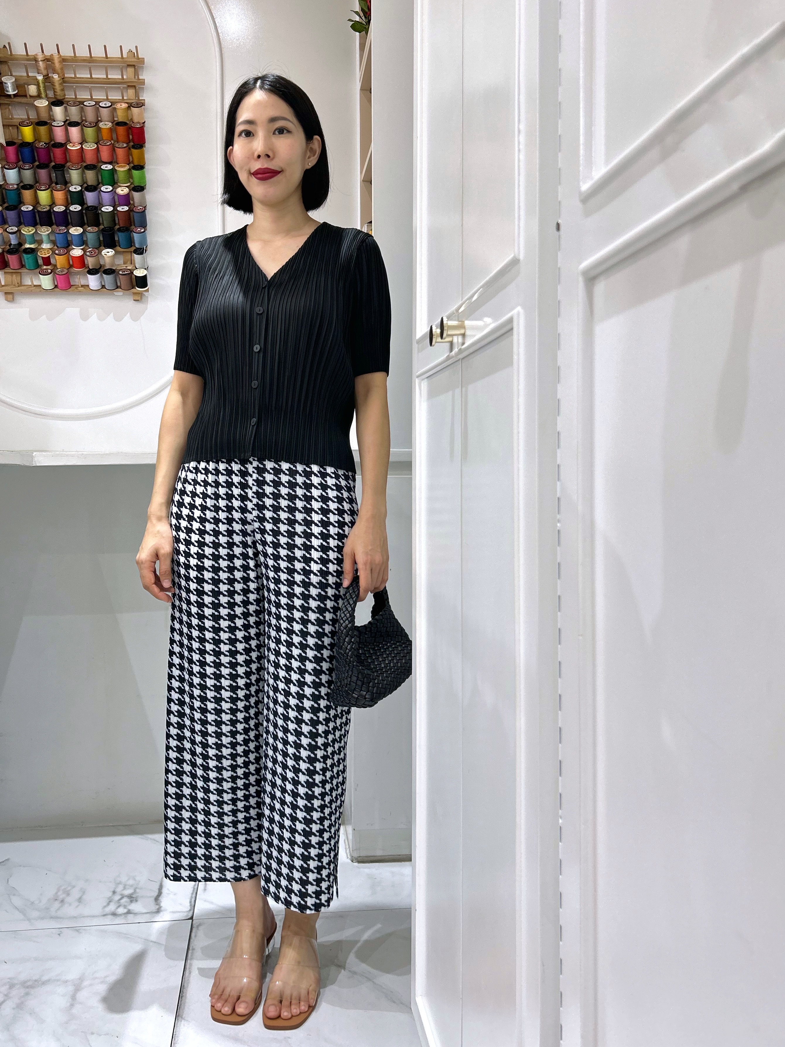 2MUAY รุ่น GJO11398 เสื้ออัดพลีท V NECK BUTTON FRONT PLEATED TOP 10 สี FREE SIZE