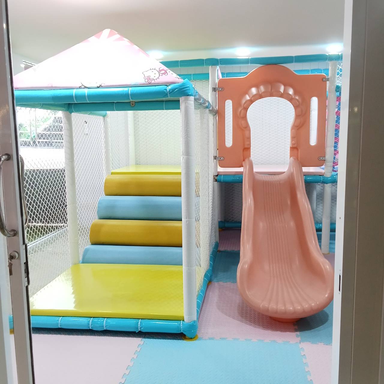 บ้านบอลเด็ก ชุดสนุกเด็กแสนหวาน บ่อบอลพร้อมสไลเดอร์และของเล่นมากมาย นุ่มนิ่ม softplay สวนสนุก เครื่องเล่นสนามในร่ม indoorplayground รับสั่งทำบ้านบอลตามธีมสีและขนาดตามพื้นที่ได้ pre order 30-45 วัน