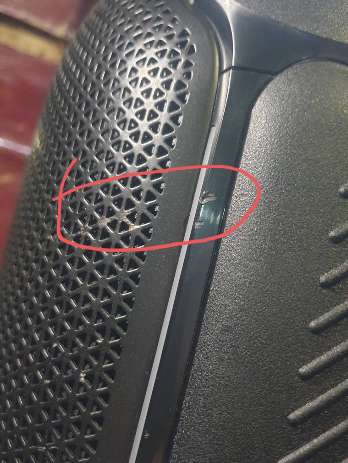 ลำโพง JBL party box 710 มีตำหนินิดหน่อยตามรูป