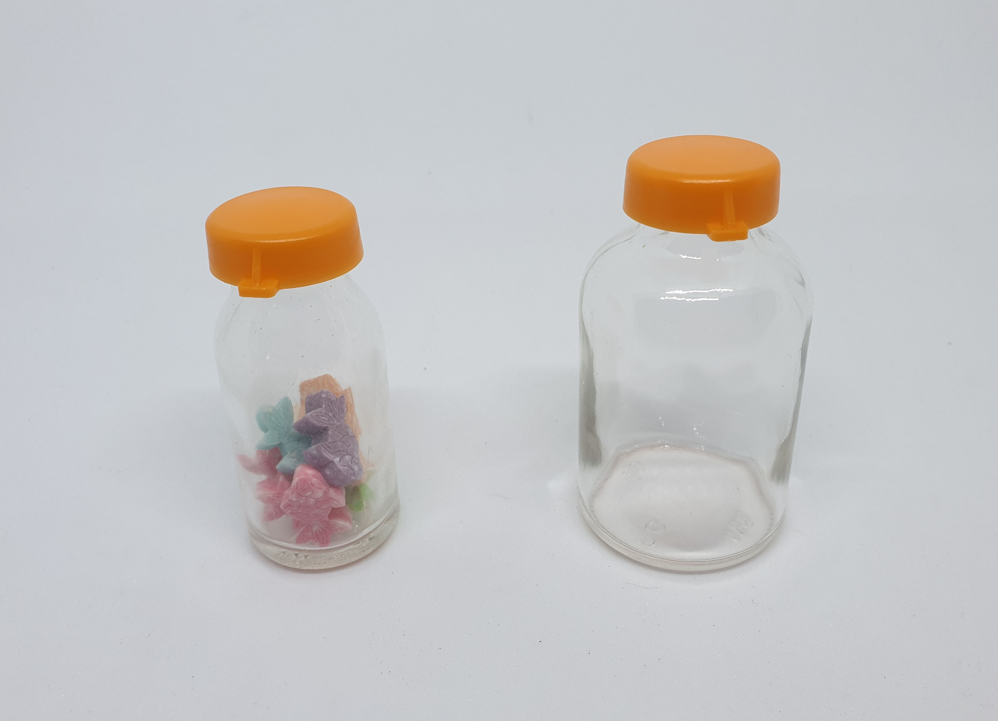 ฝาหมวก หลายสี 500 ชิ้น (0.7 บาท)