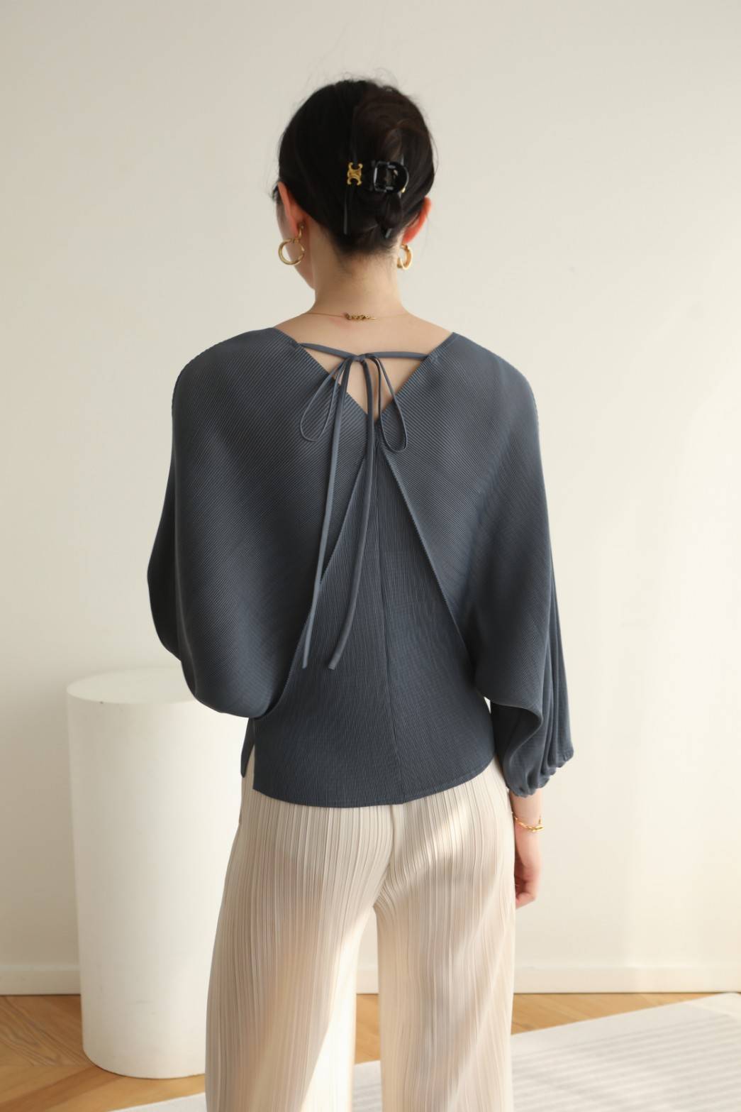 2MUAY รุ่น GJO3075 เสื้อผู้หญิง เสื้อพลีทคุณภาพ สีดำ BATSLEEVE BOW TIE PLEAT TOP FREE SIZE