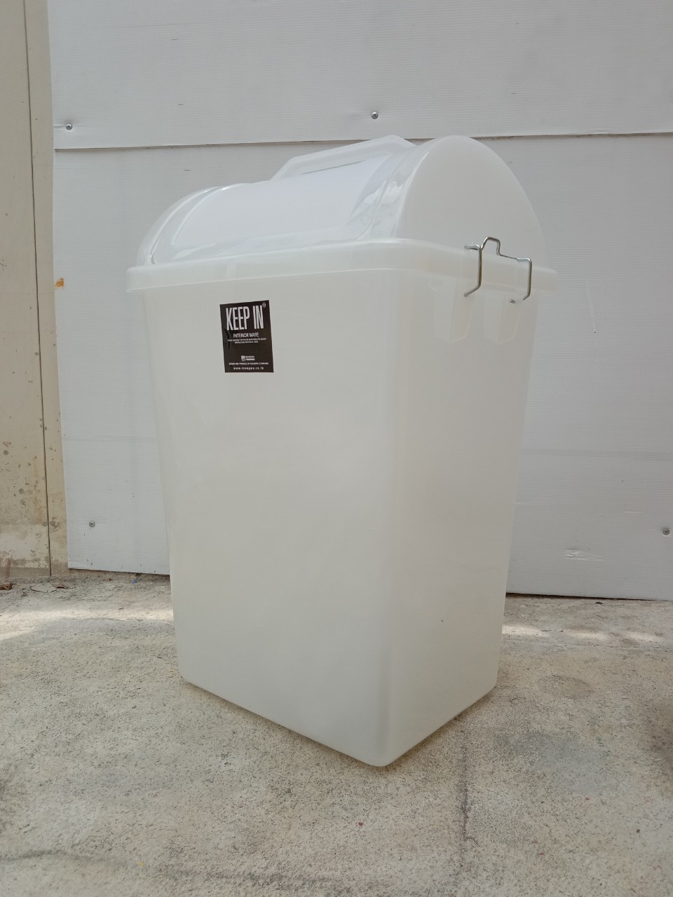 ถังขยะพลาสติกใส ทรงเหลี่ยมฝาแกว่ง 40 ลิตร