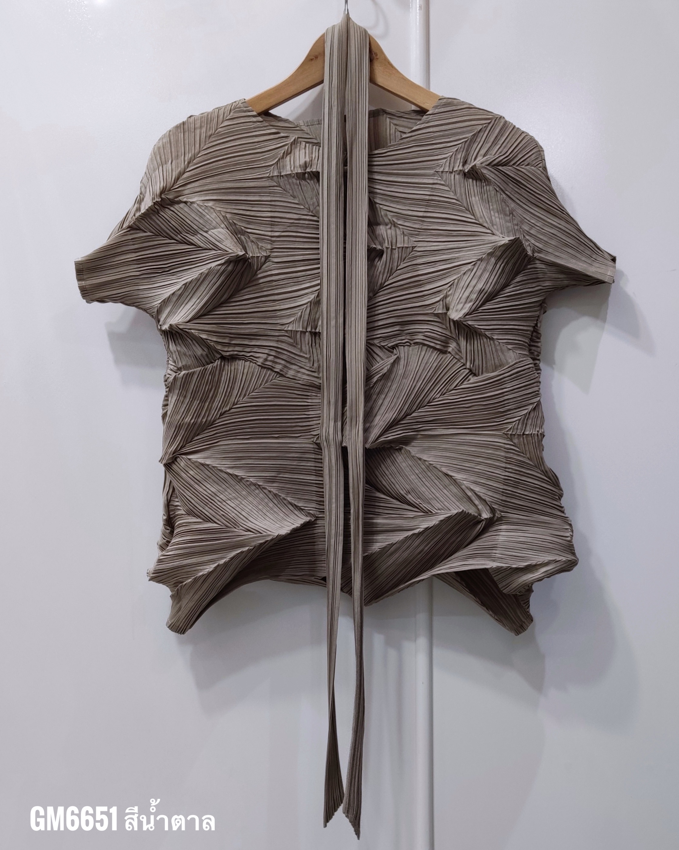 อกถึง 42 นิ้ว 2MUAY รุ่น GM6651 เสื้ออัดพลีท SHORT SLEEVE ZIG ZAG PLEATED TOP 15 สี FREE SIZE