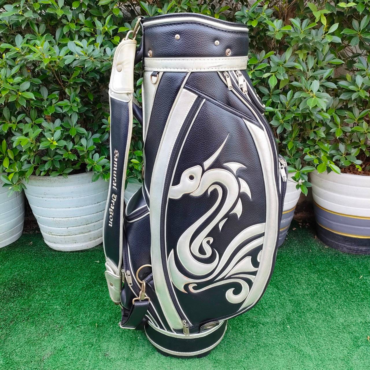 ถุงกอล์ฟ SAMURAI - DRAGON มือสอง **ถุงกอล์ฟ มีตำหนิลอก ตำเเหน่ง ตรงปากถุง** ถุง TOUR ใบใหญ่ ถุงสวยมากๆครับ