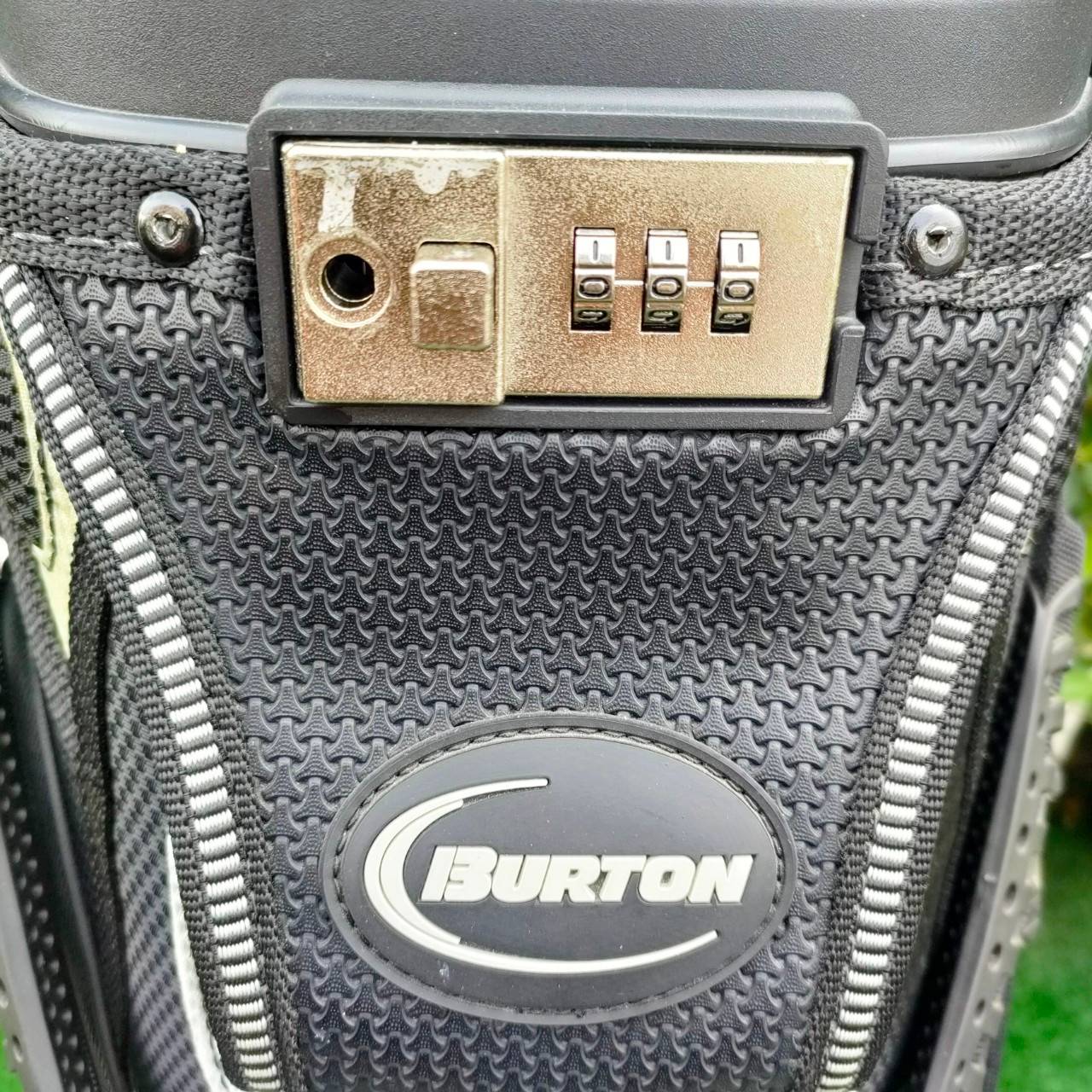 ❤️🔥❤️🔥❤️🔥ลดล้างสต๊อค❤️🔥❤️🔥❤️🔥 ** ถุงกอล์ฟ ของใหม่มือหนึ่ง ตำหนิ ทีช่องเสียบไม้กอล์ฟ มีภาพให้ชมครับ *** . ถุงกอล์ฟ BURTON Club - Lok